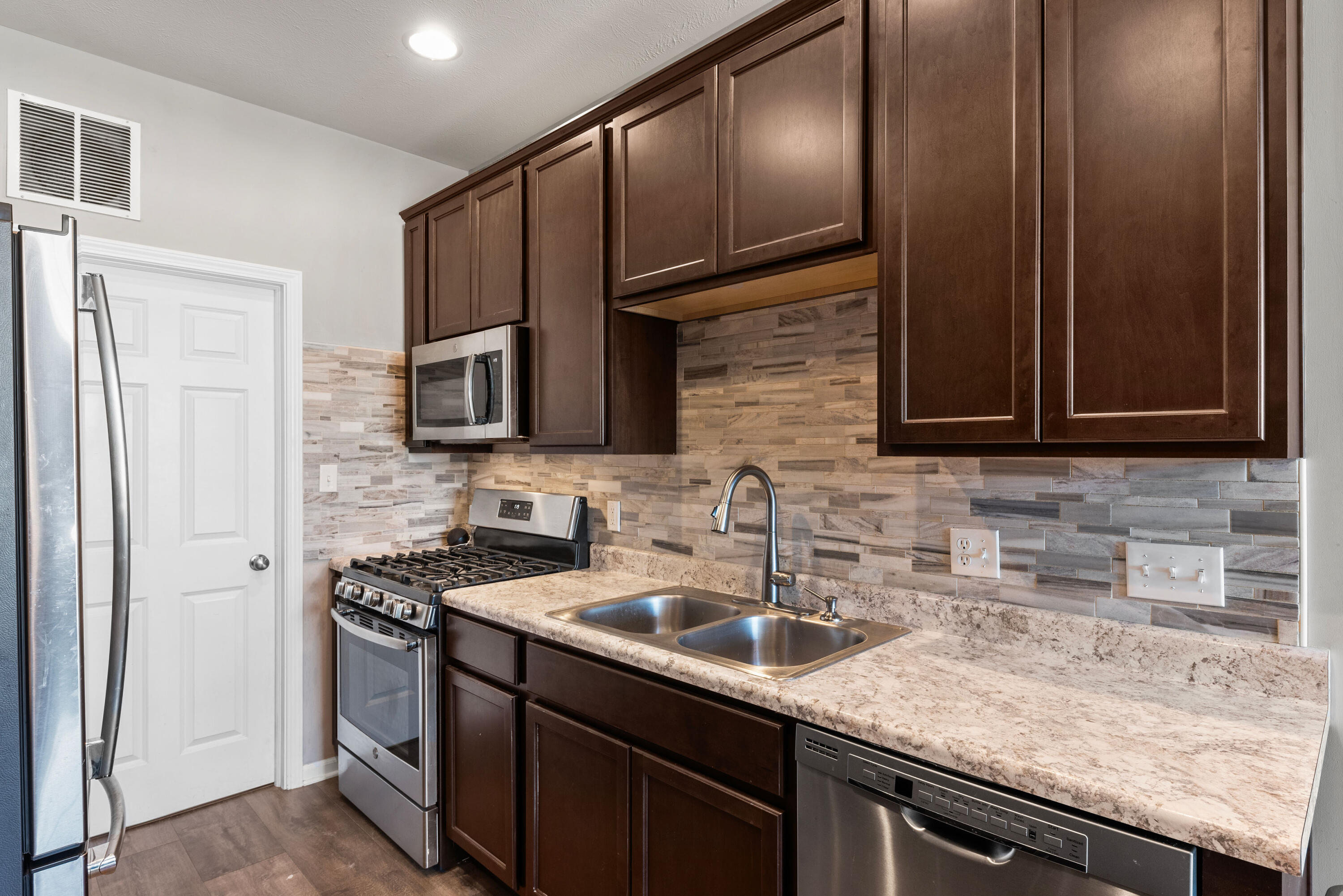 991 E 117th Place
