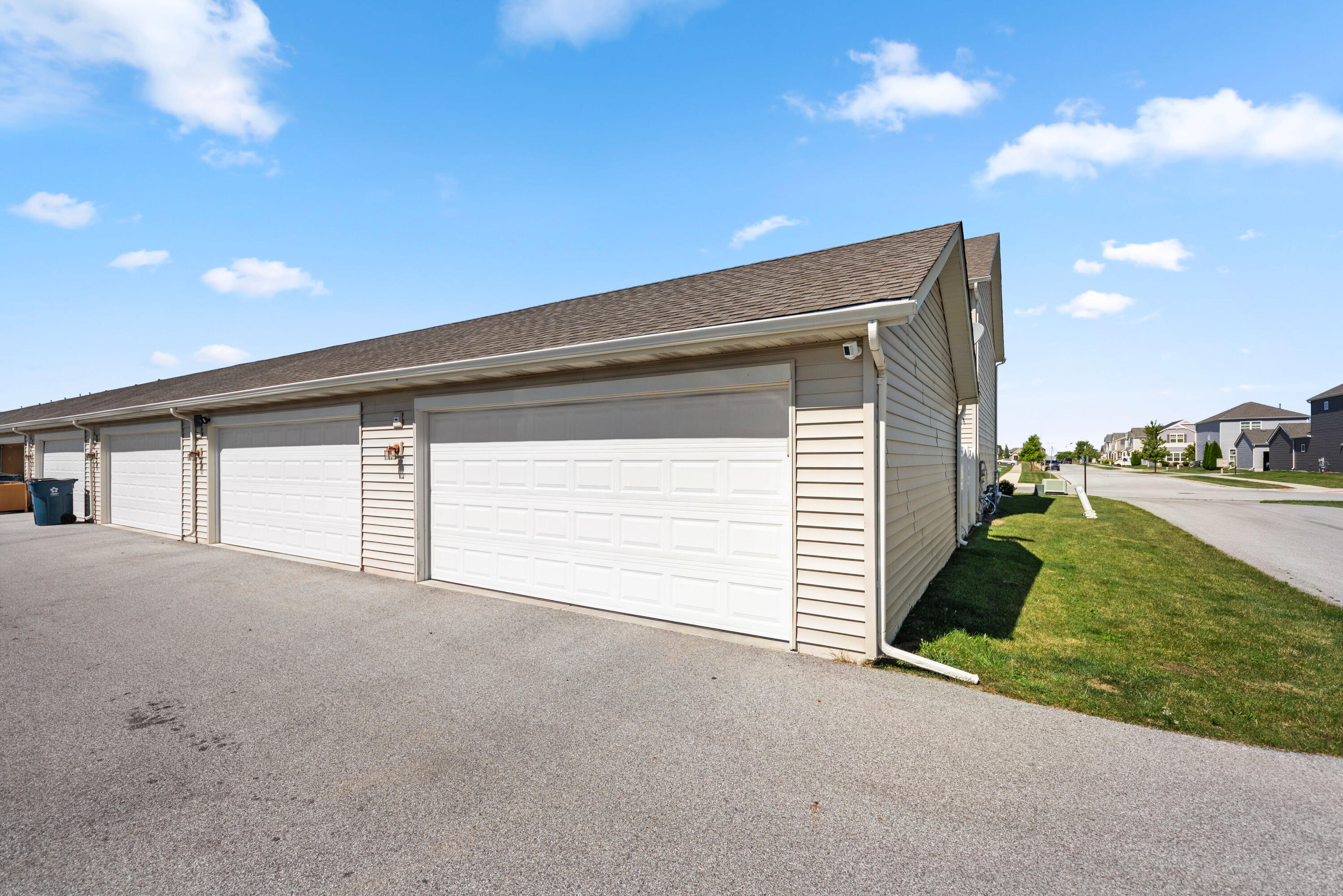 991 E 117th Place