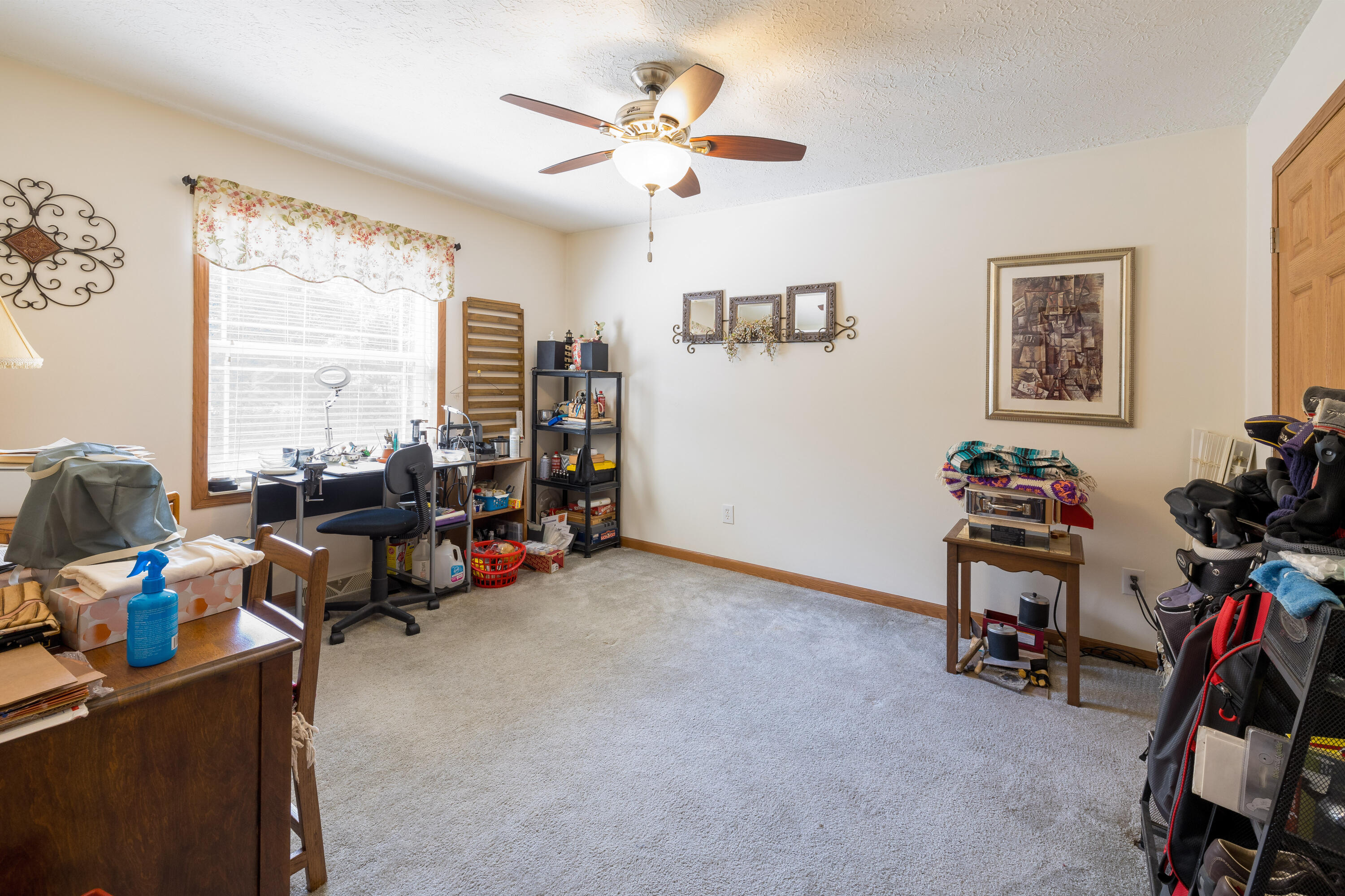 4988 E 1068 N