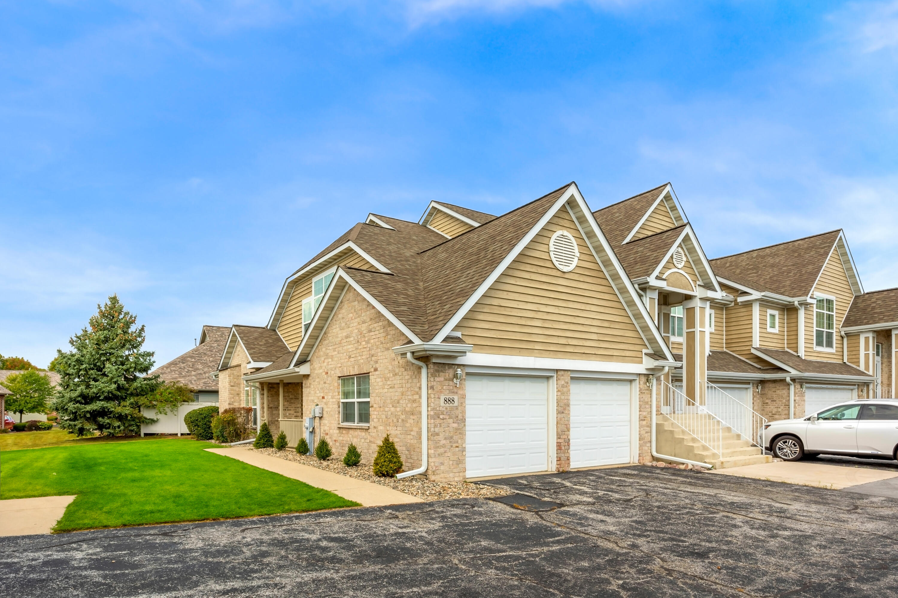 888 Boxwood Drive