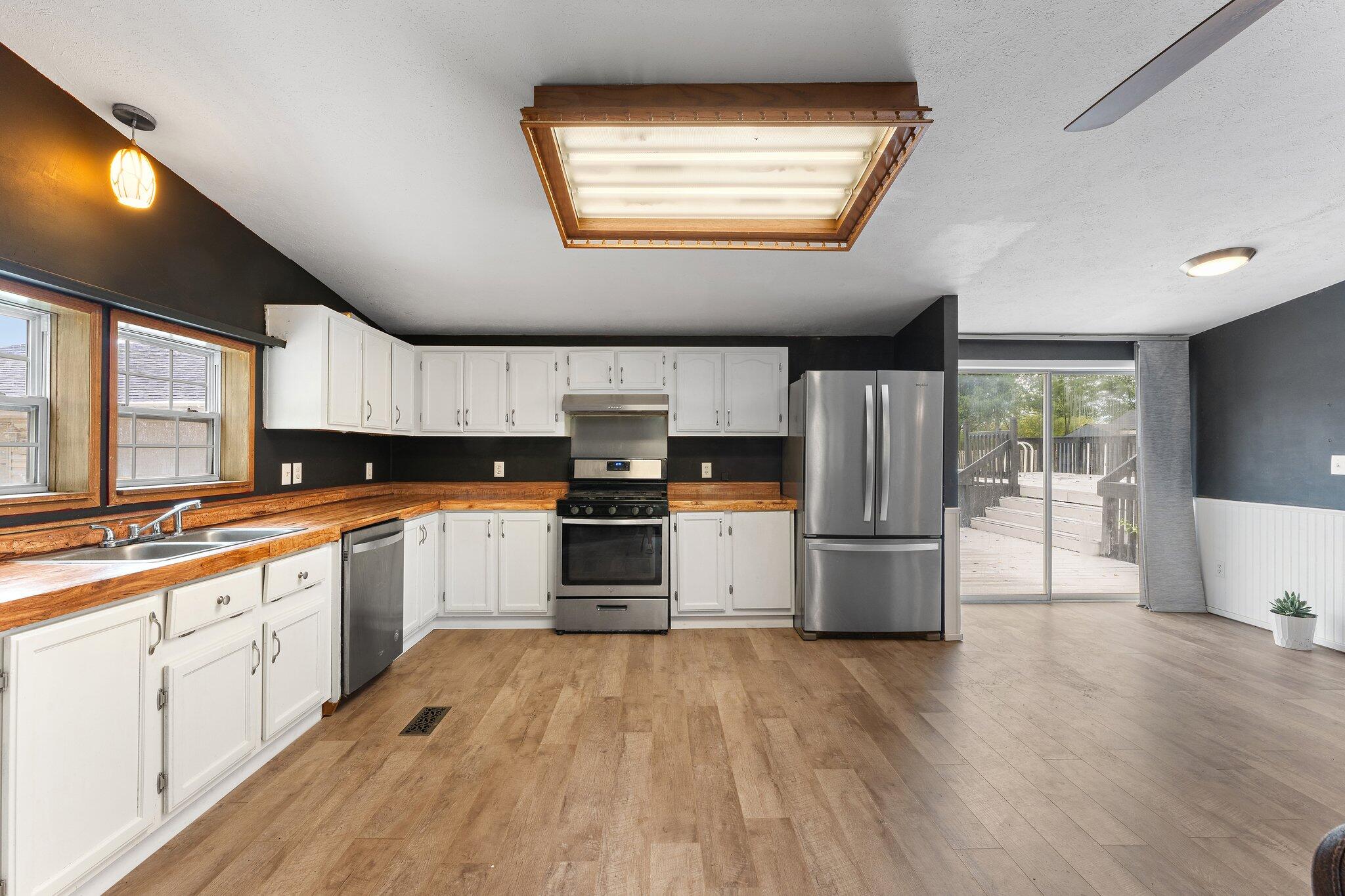 1405 W 179th Place