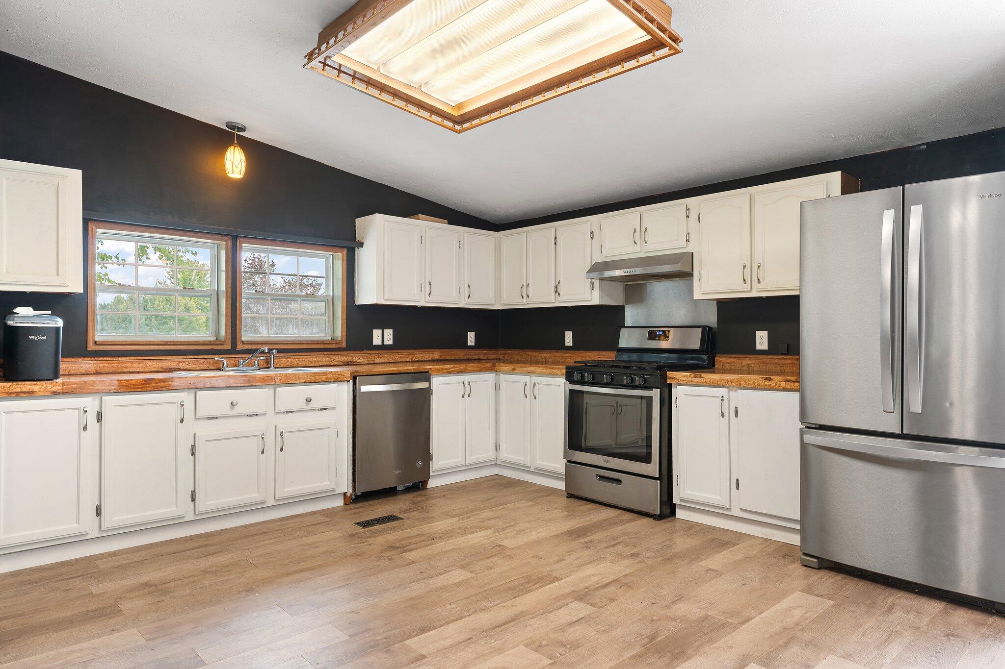 1405 W 179th Place