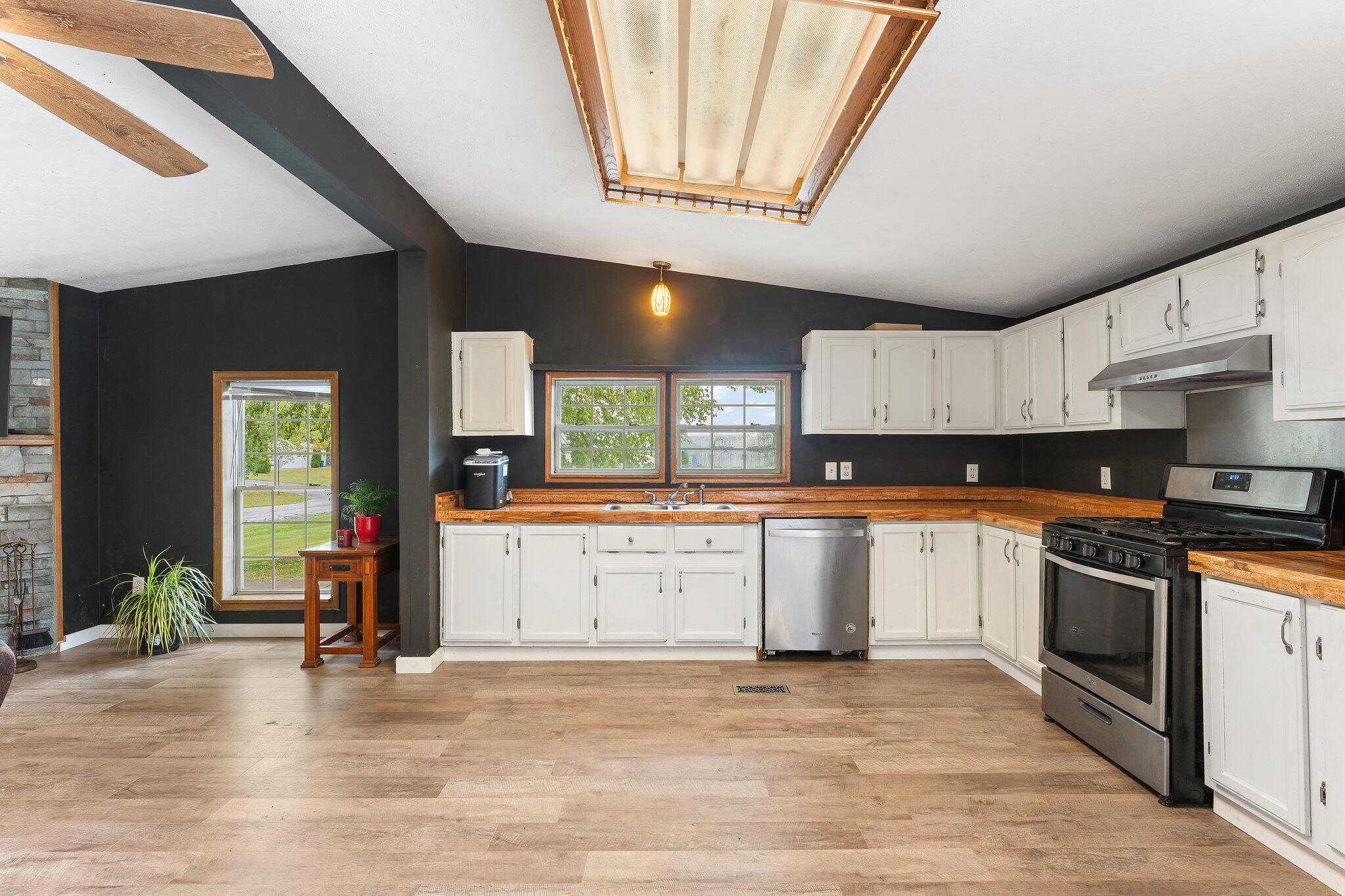 1405 W 179th Place