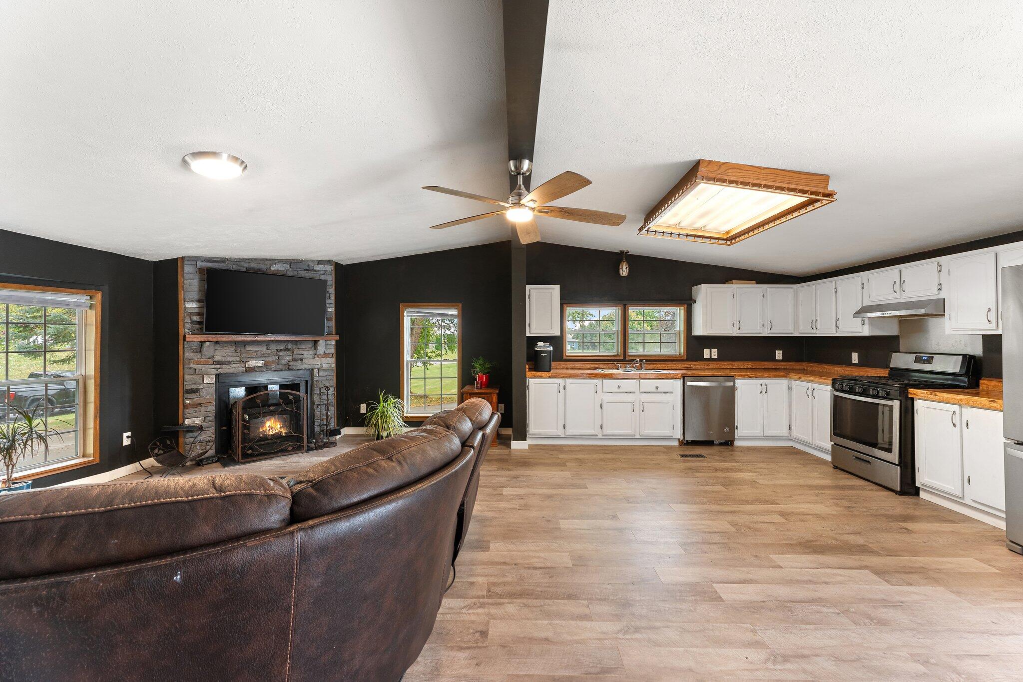 1405 W 179th Place
