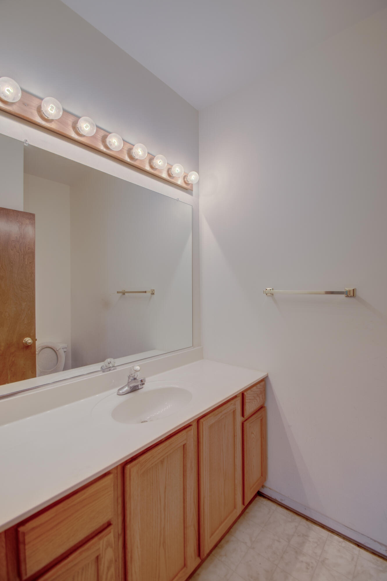 1404 Canterbury Court