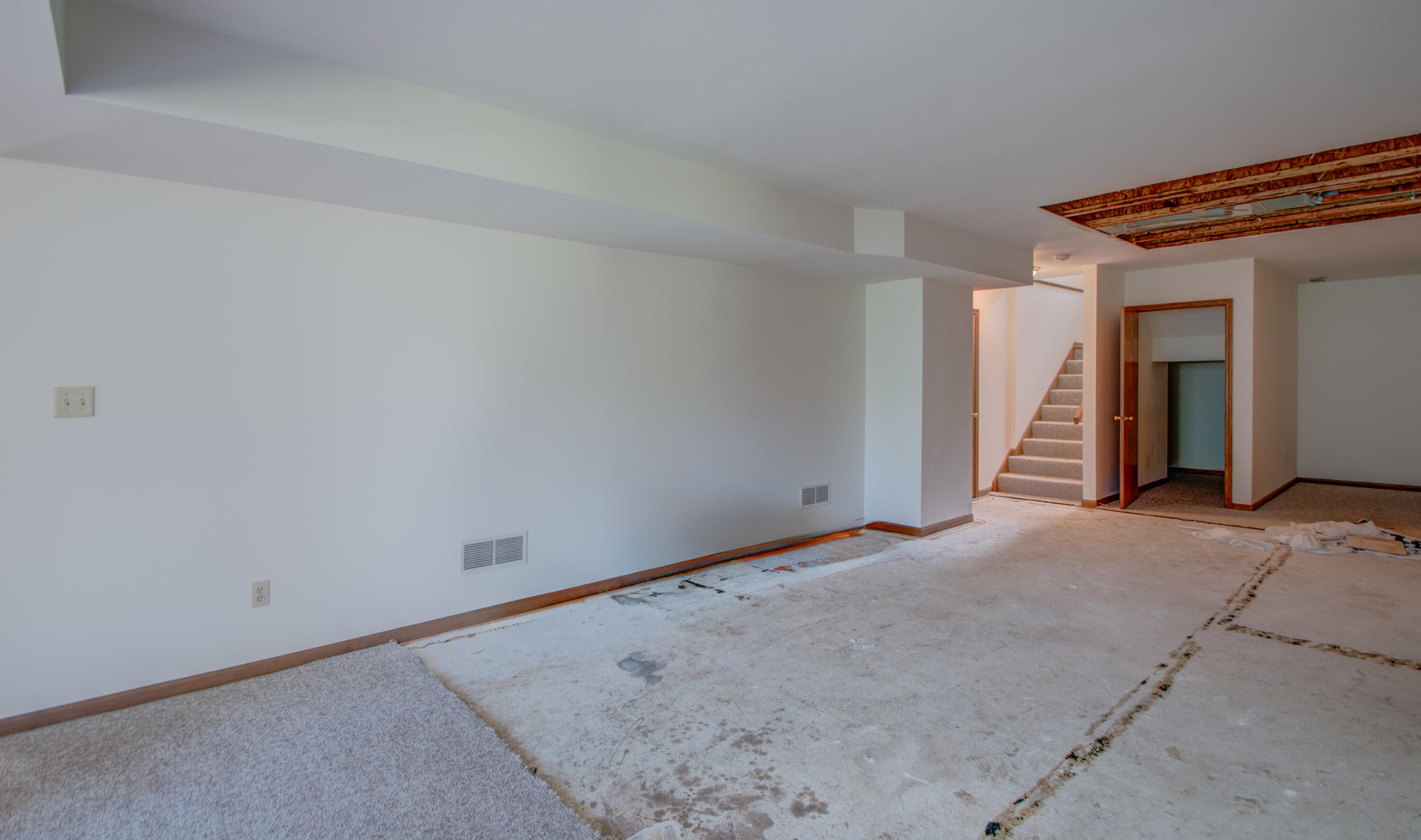 1404 Canterbury Court