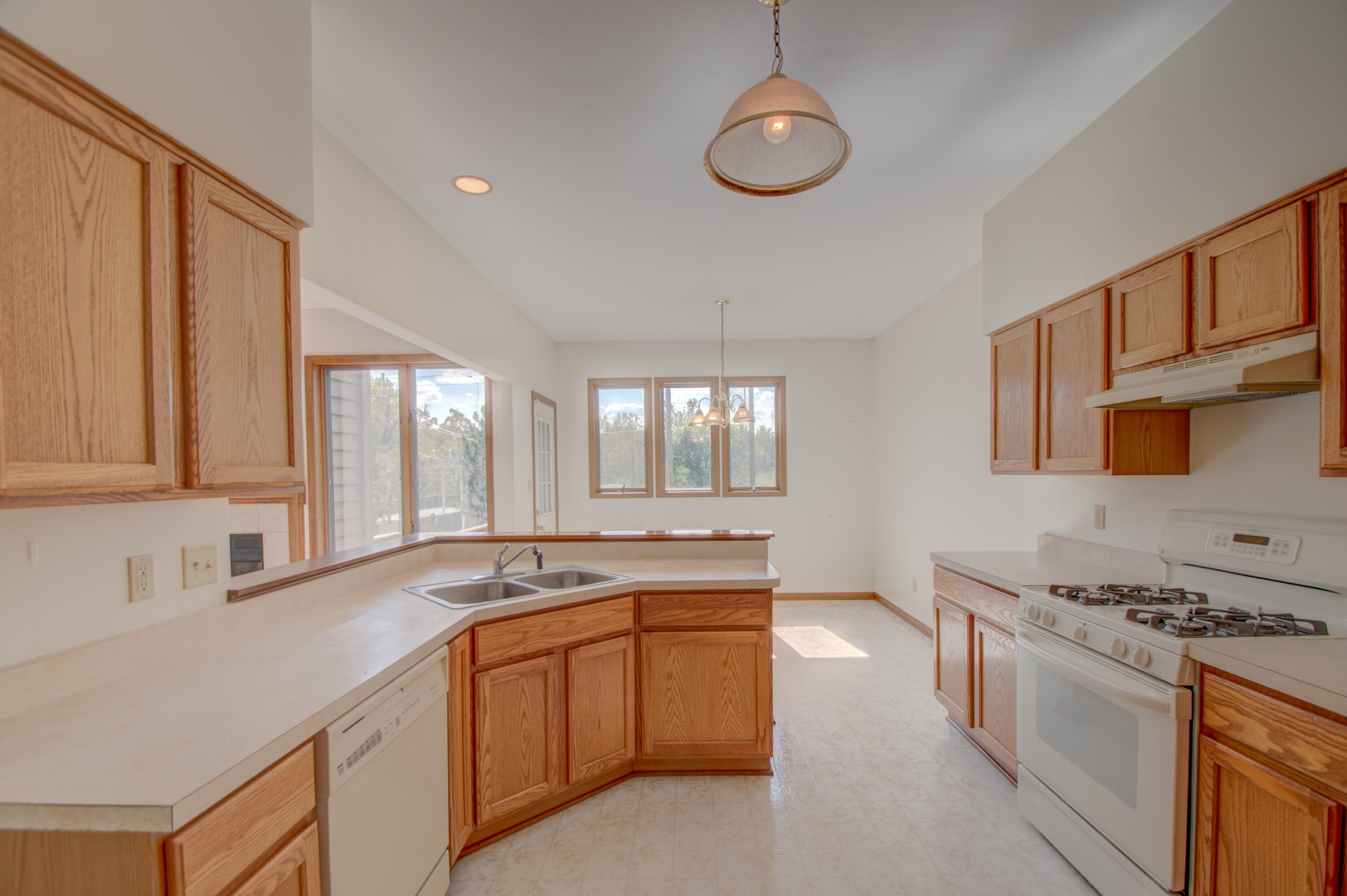 1404 Canterbury Court