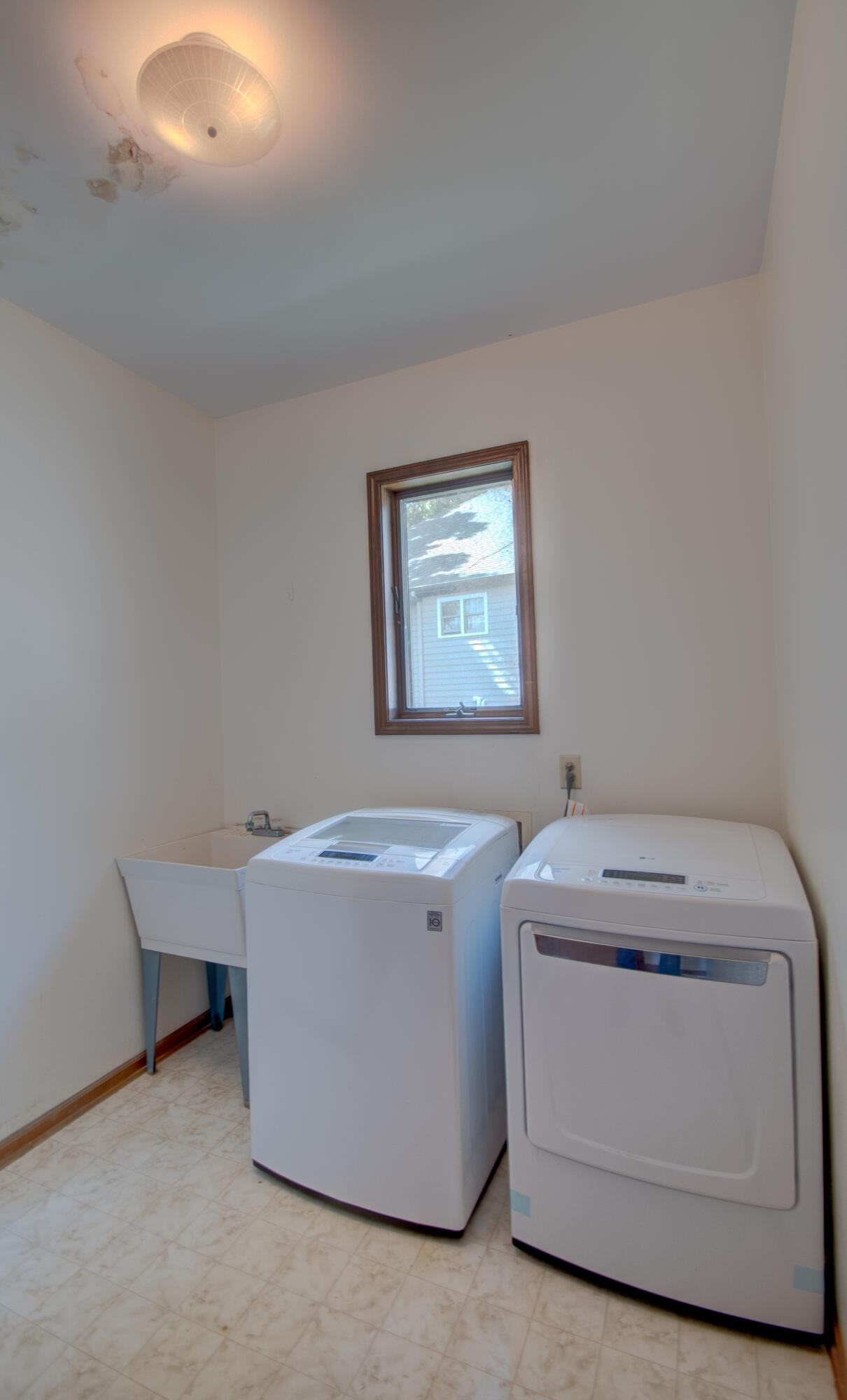 1404 Canterbury Court