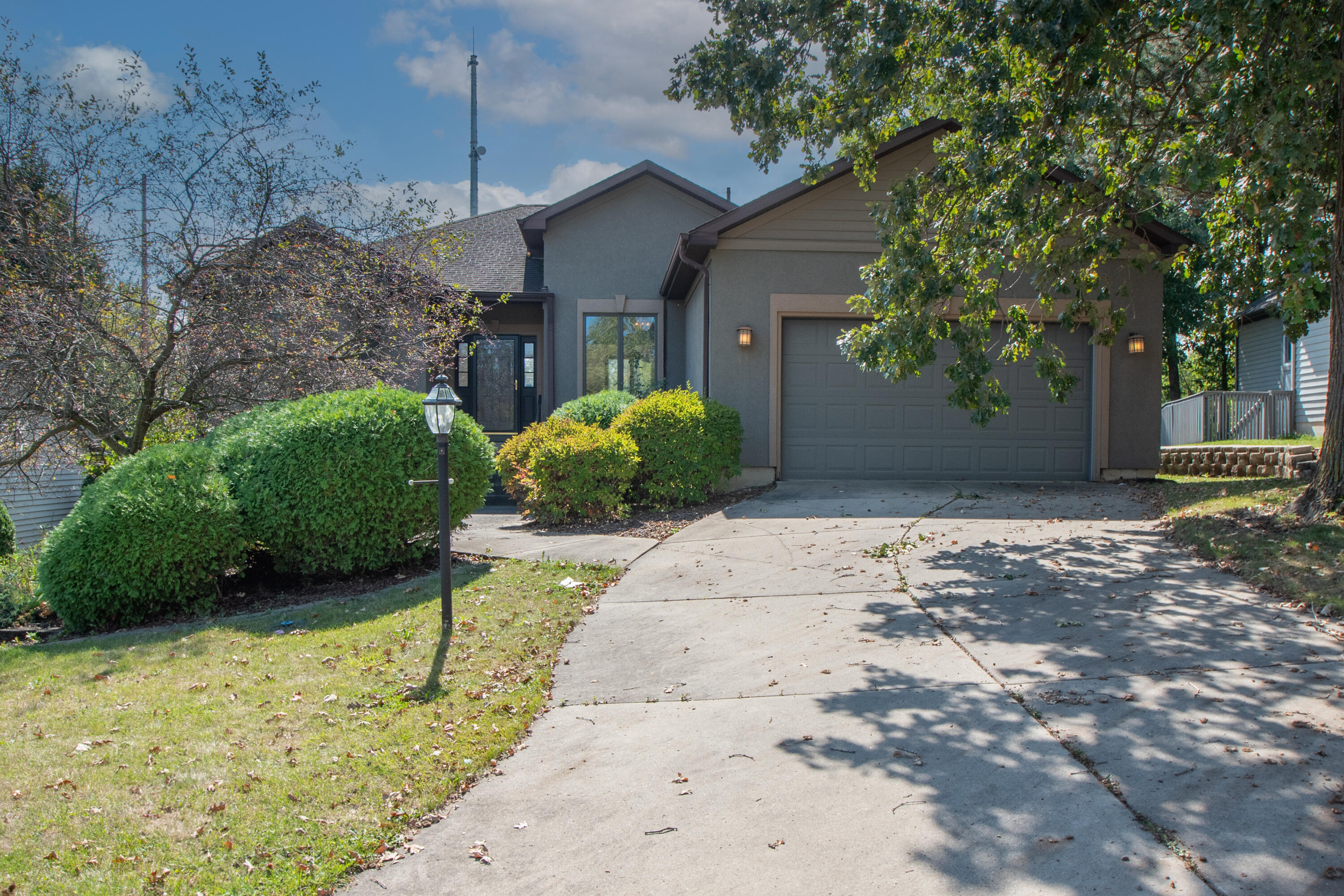 1404 Canterbury Court