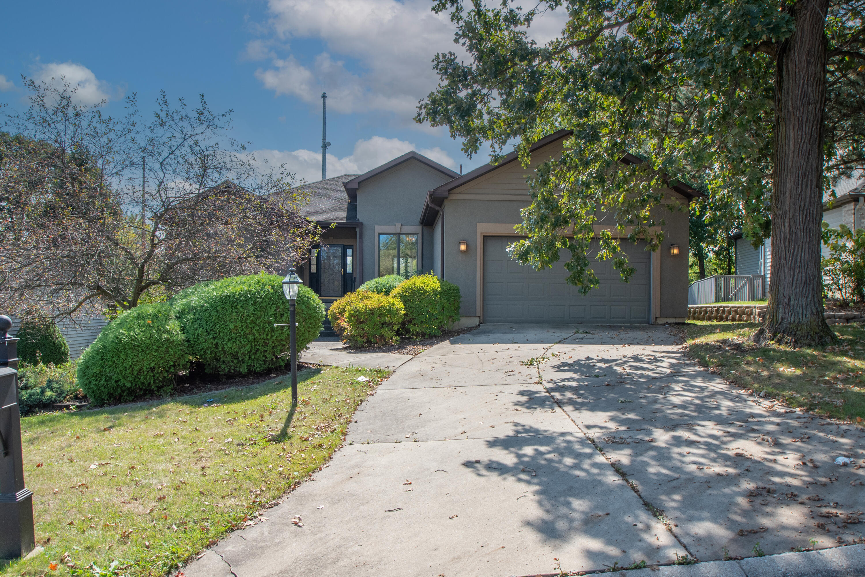 1404 Canterbury Court