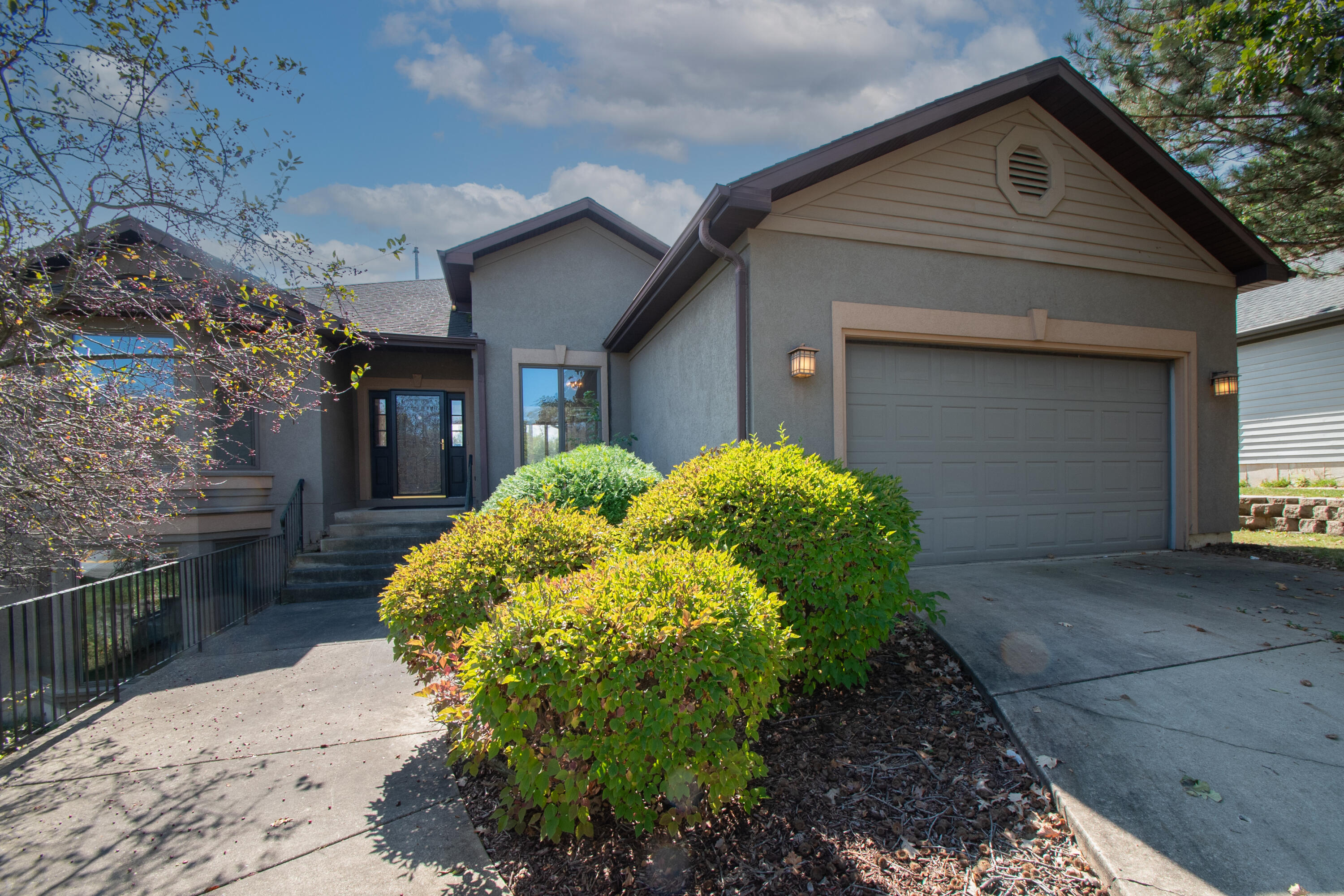 1404 Canterbury Court