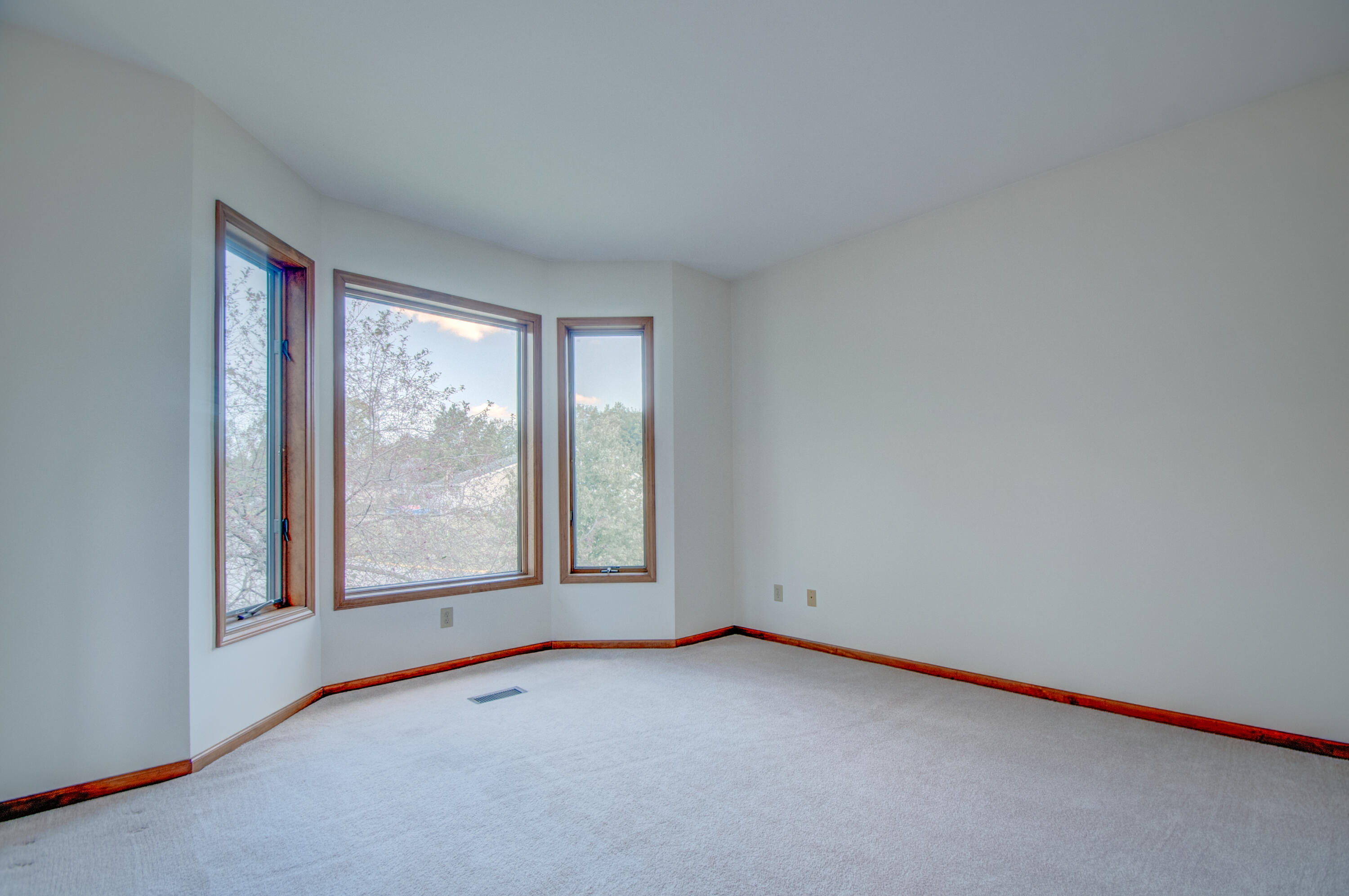 1404 Canterbury Court