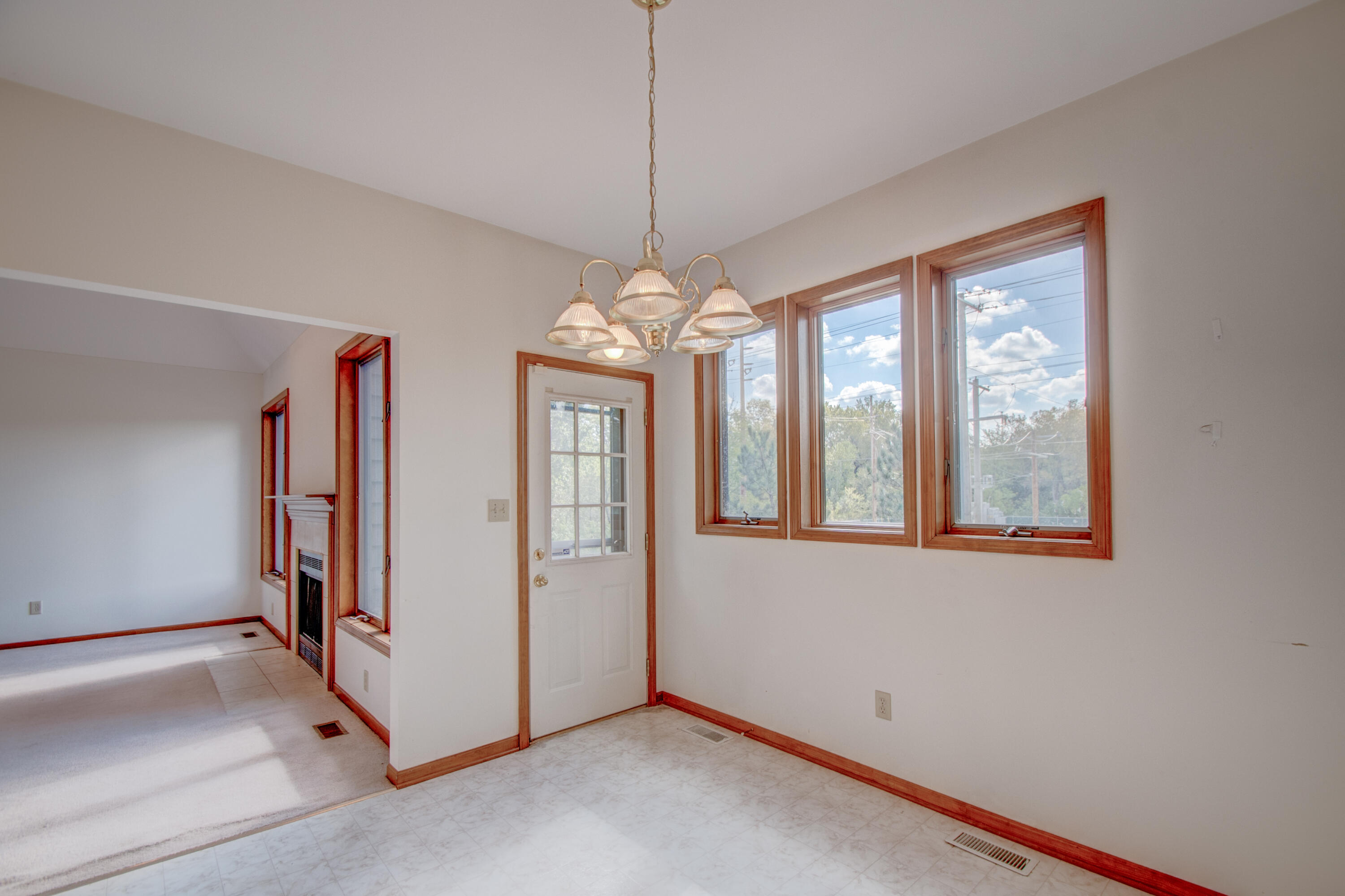 1404 Canterbury Court