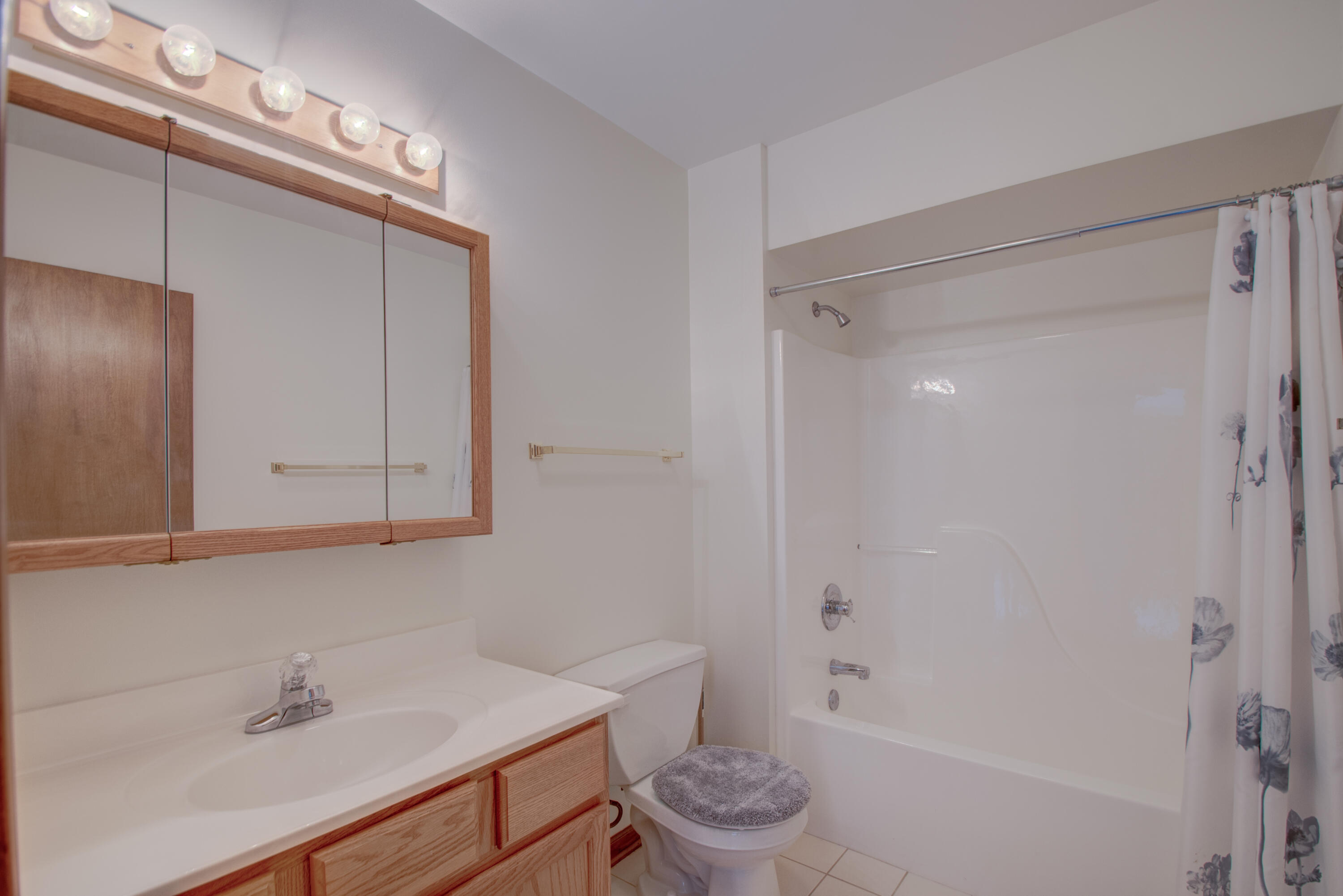 1404 Canterbury Court