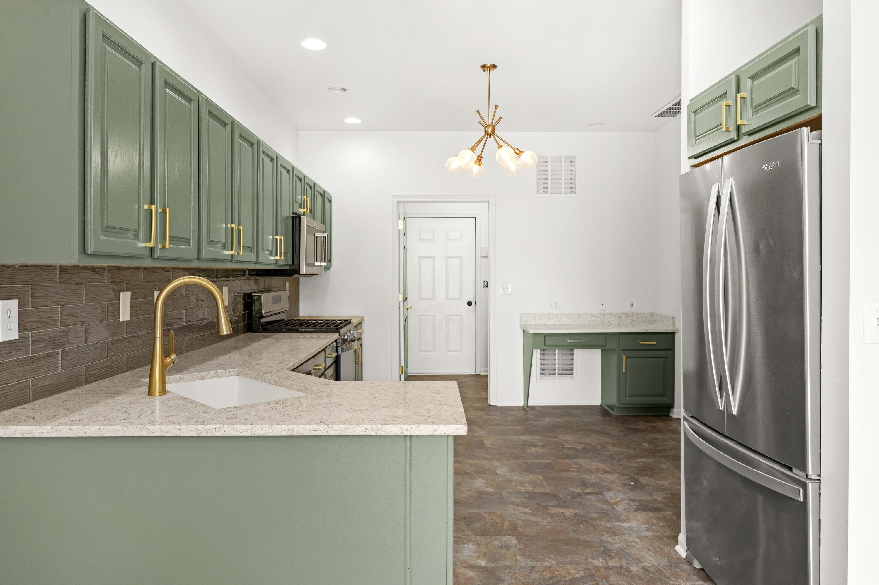 8122 Tuckaway Court