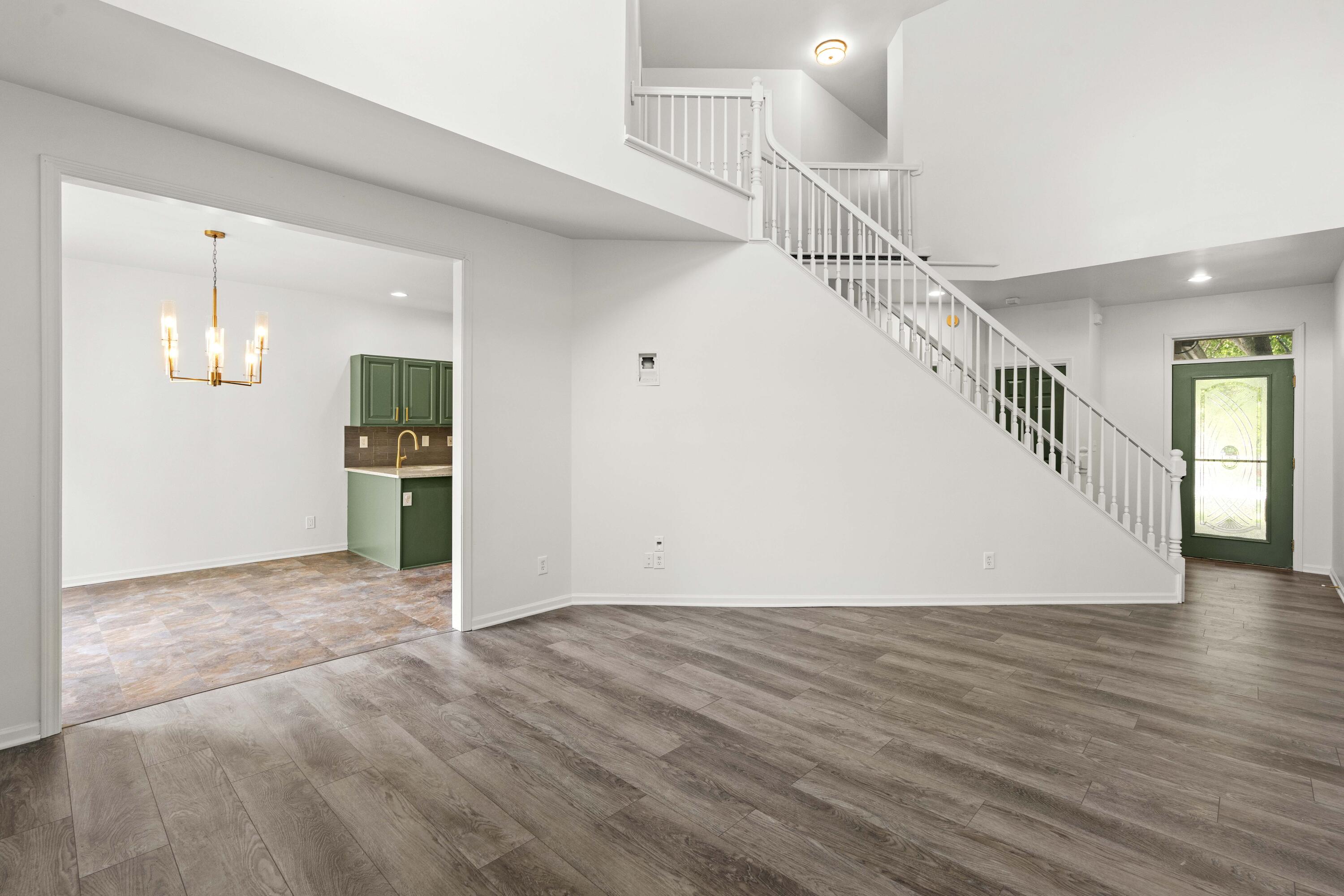 8122 Tuckaway Court