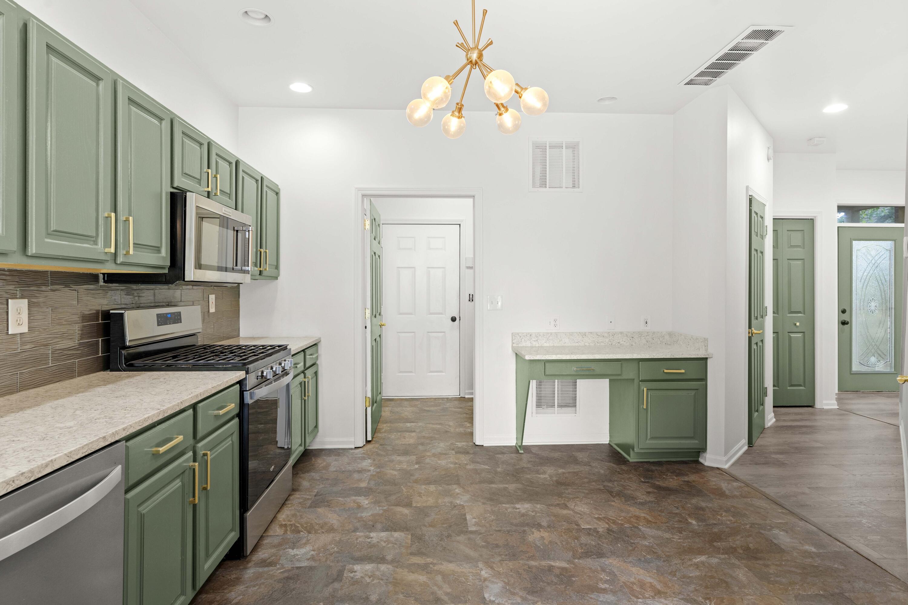 8122 Tuckaway Court