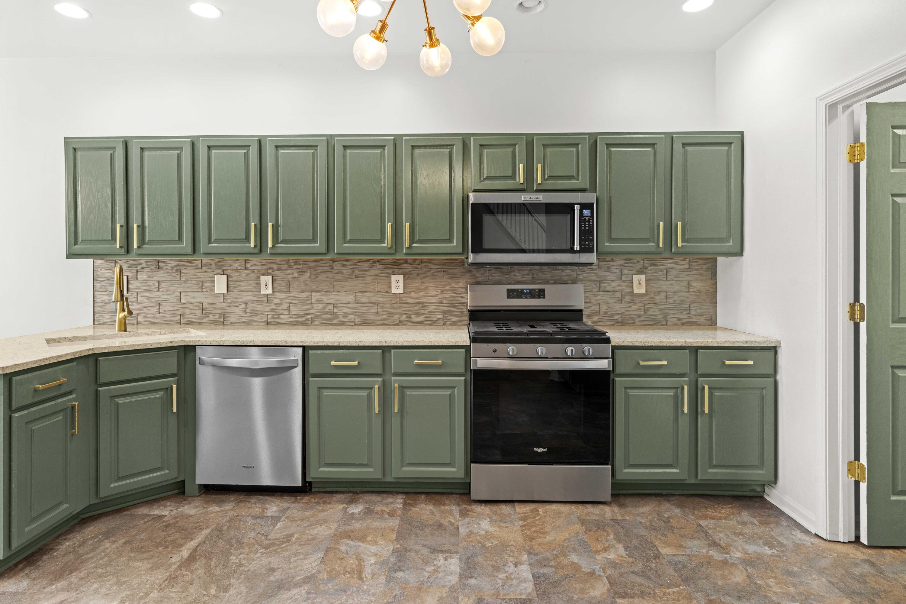 8122 Tuckaway Court