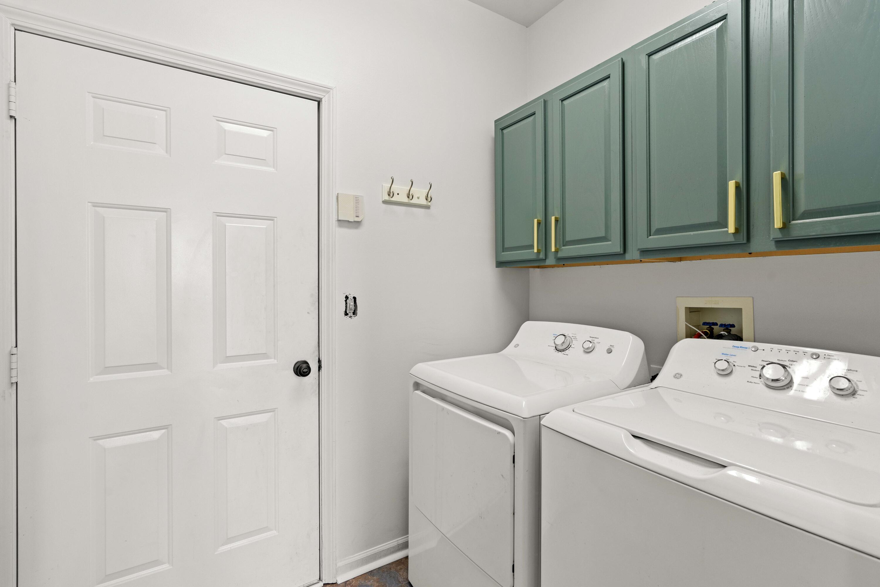 8122 Tuckaway Court