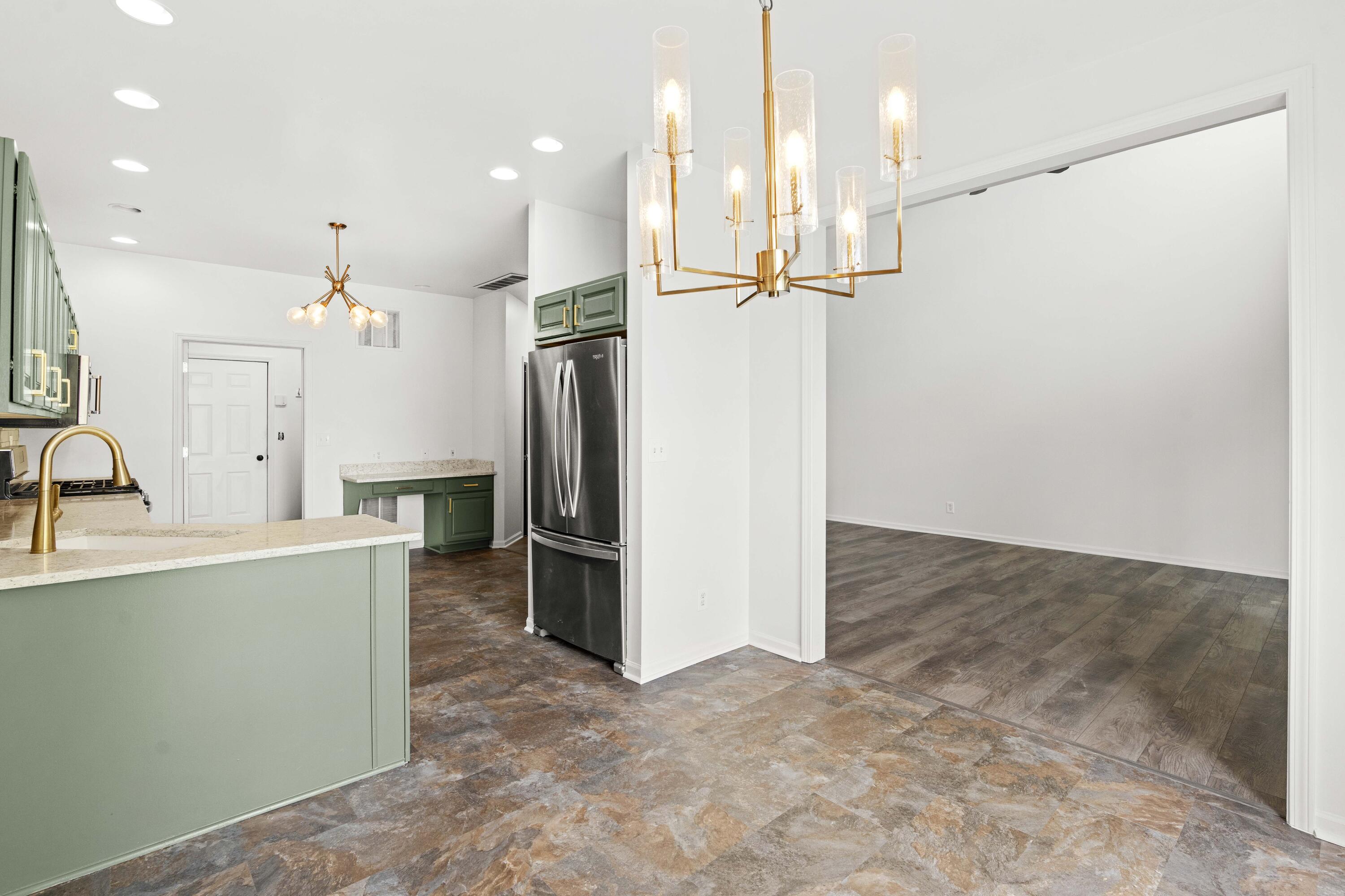 8122 Tuckaway Court