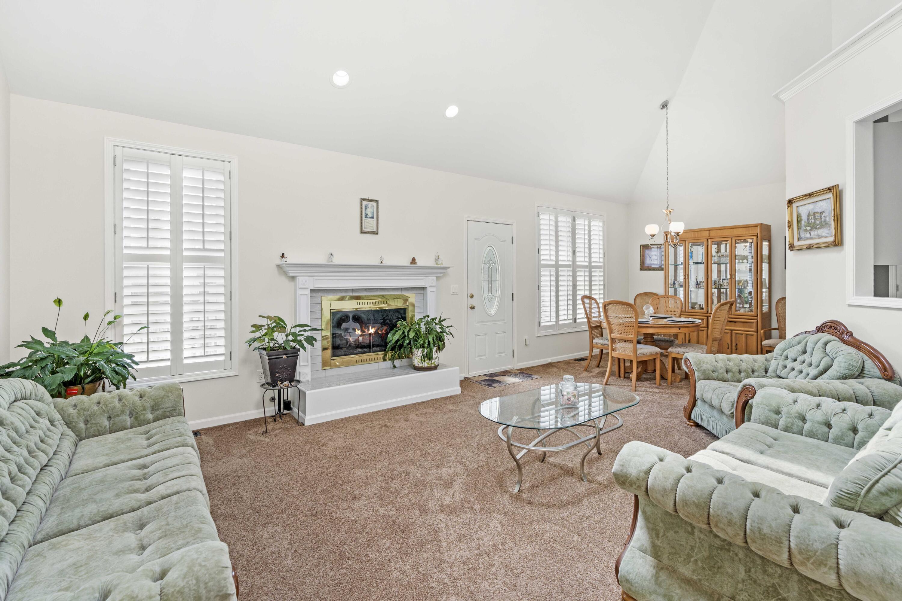 1087 Capitol Drive