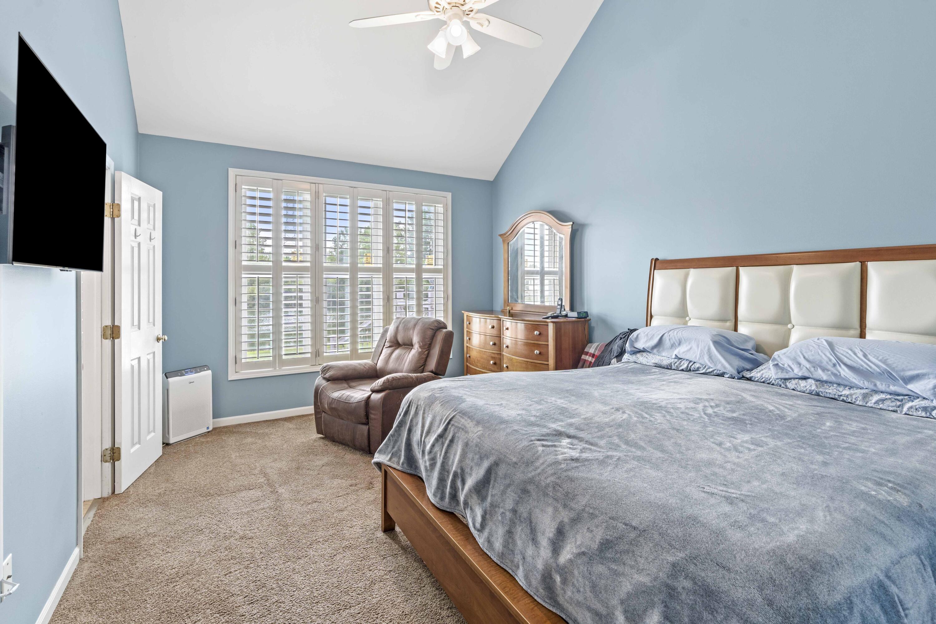 1087 Capitol Drive