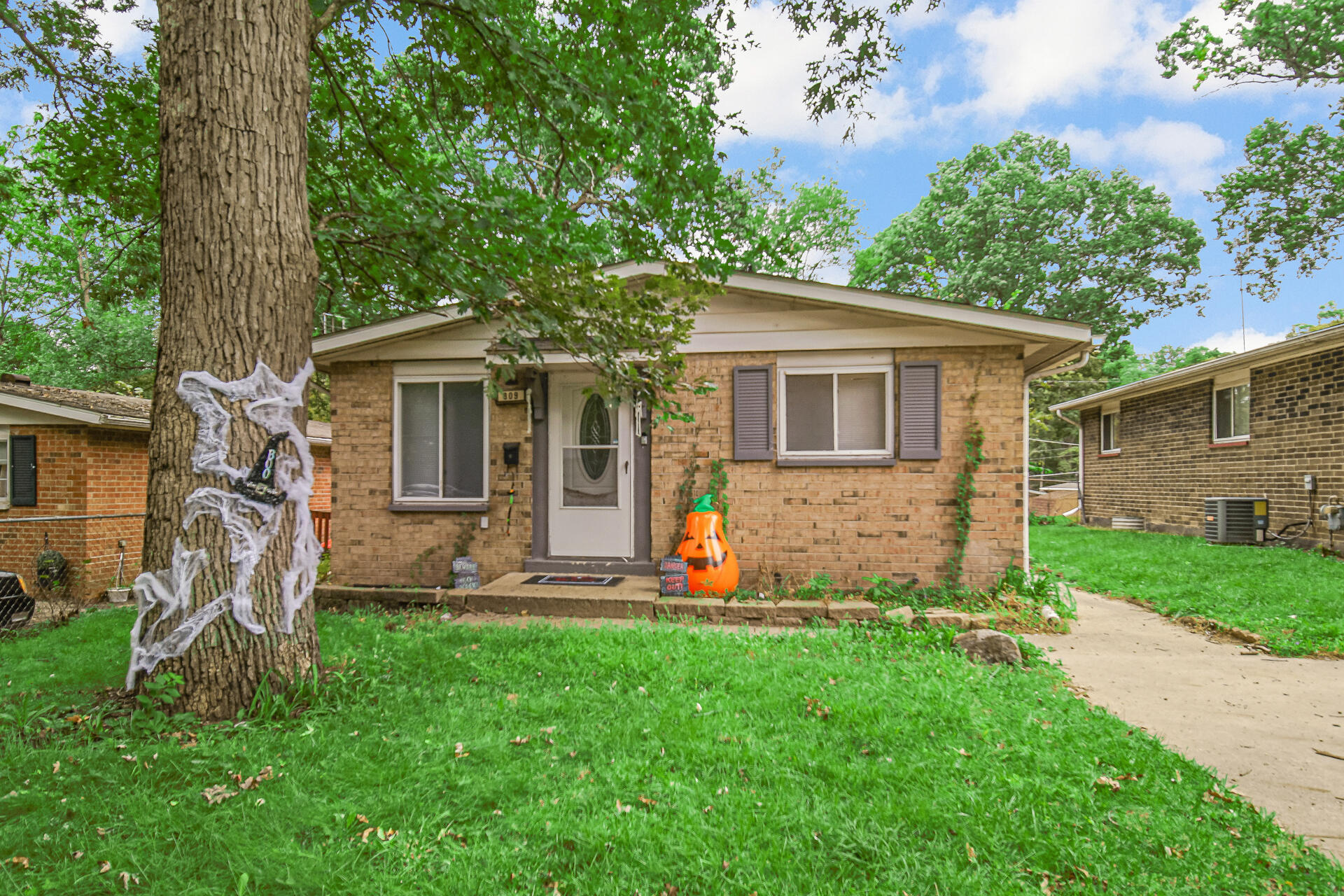 809 Hobart Street