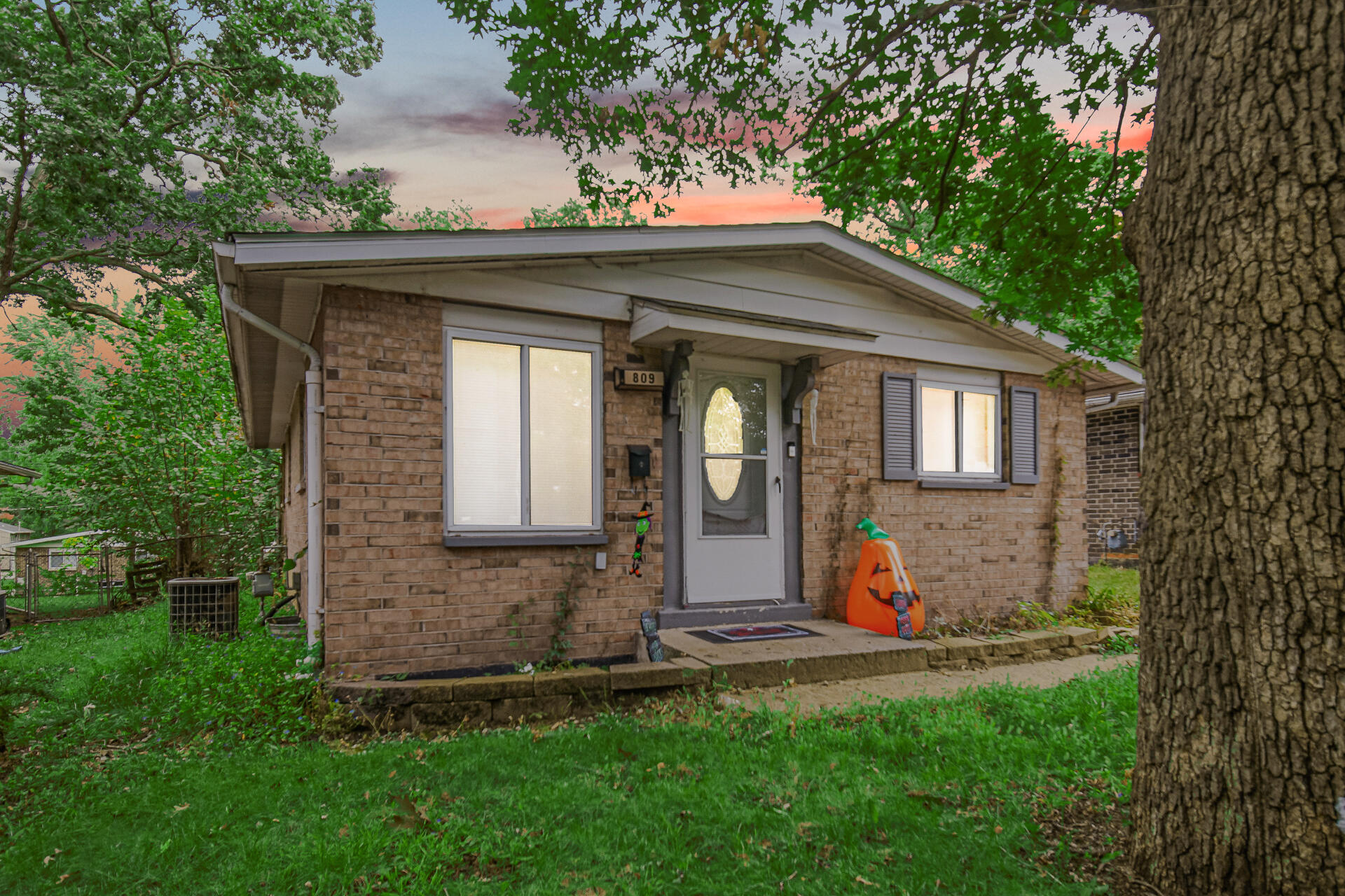 809 Hobart Street