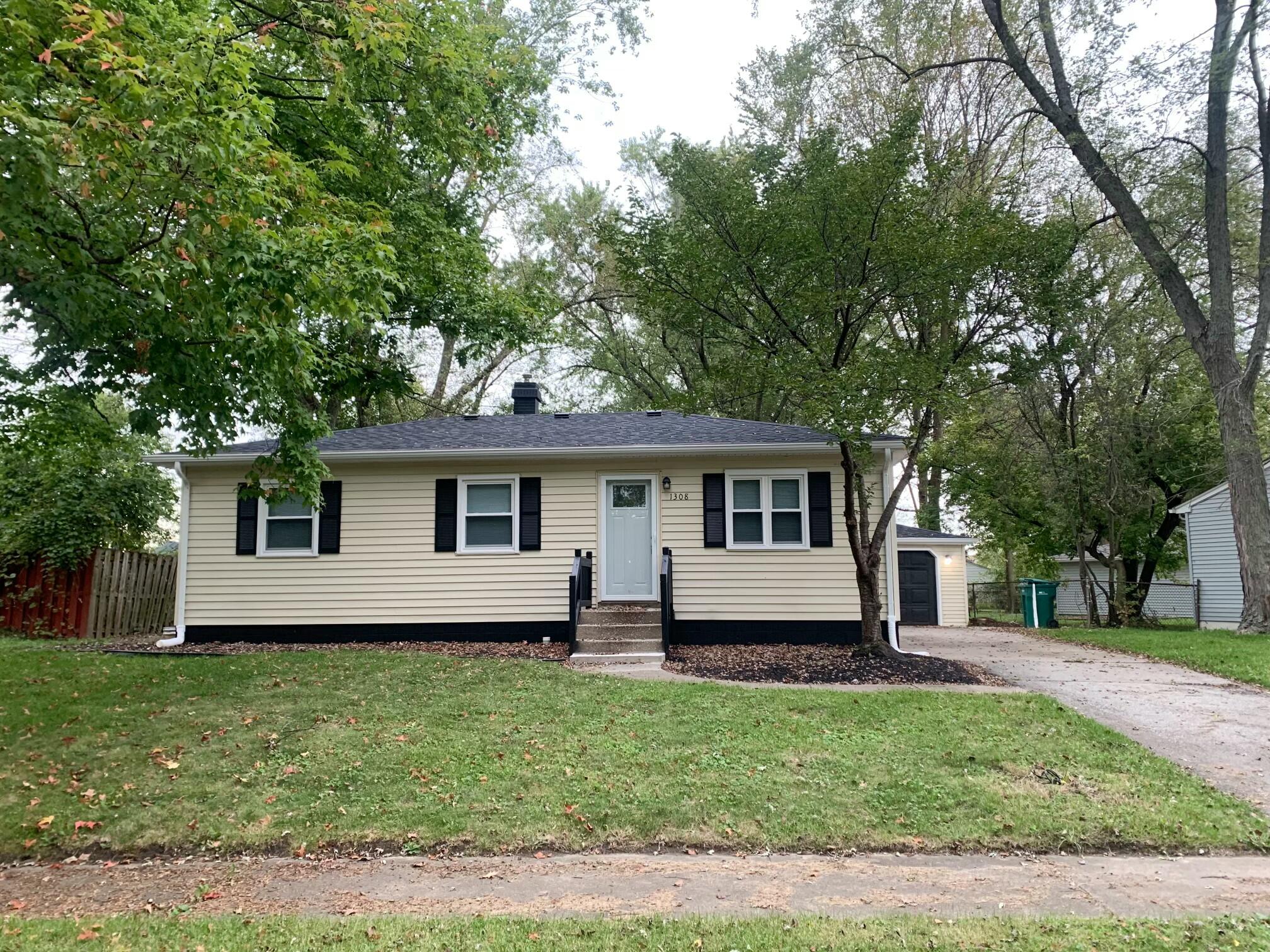 1308 W 61st Place