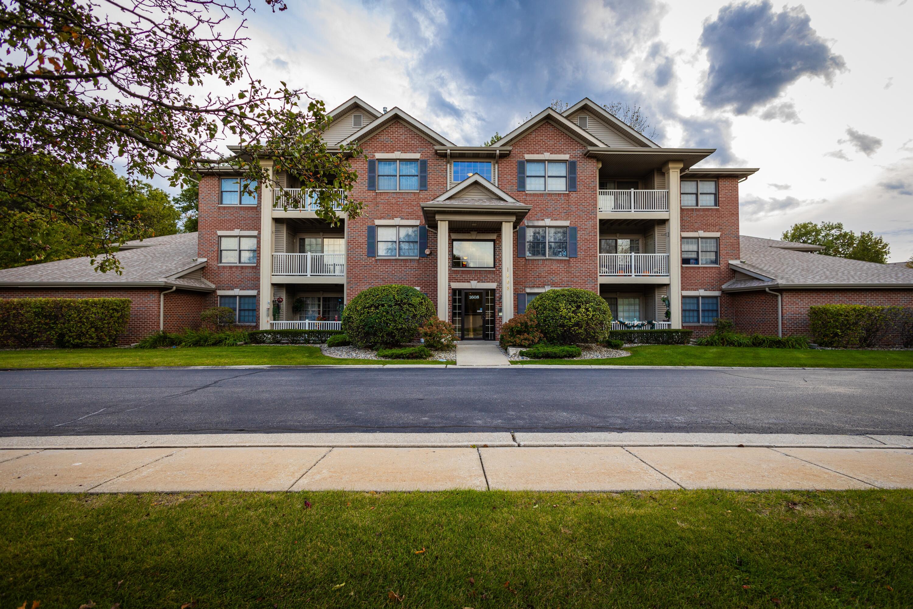 1608 White Oak Circle Unit: 2A