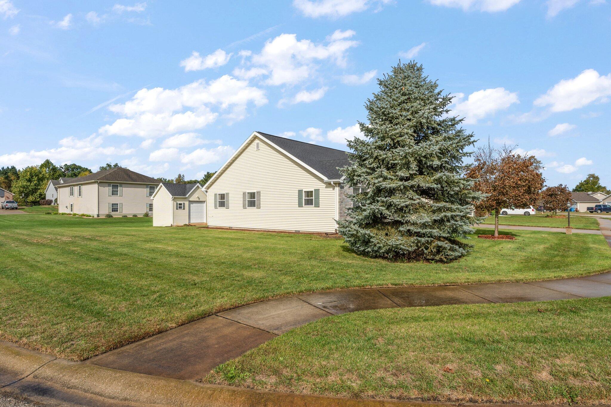 334 Forsythia Street SE