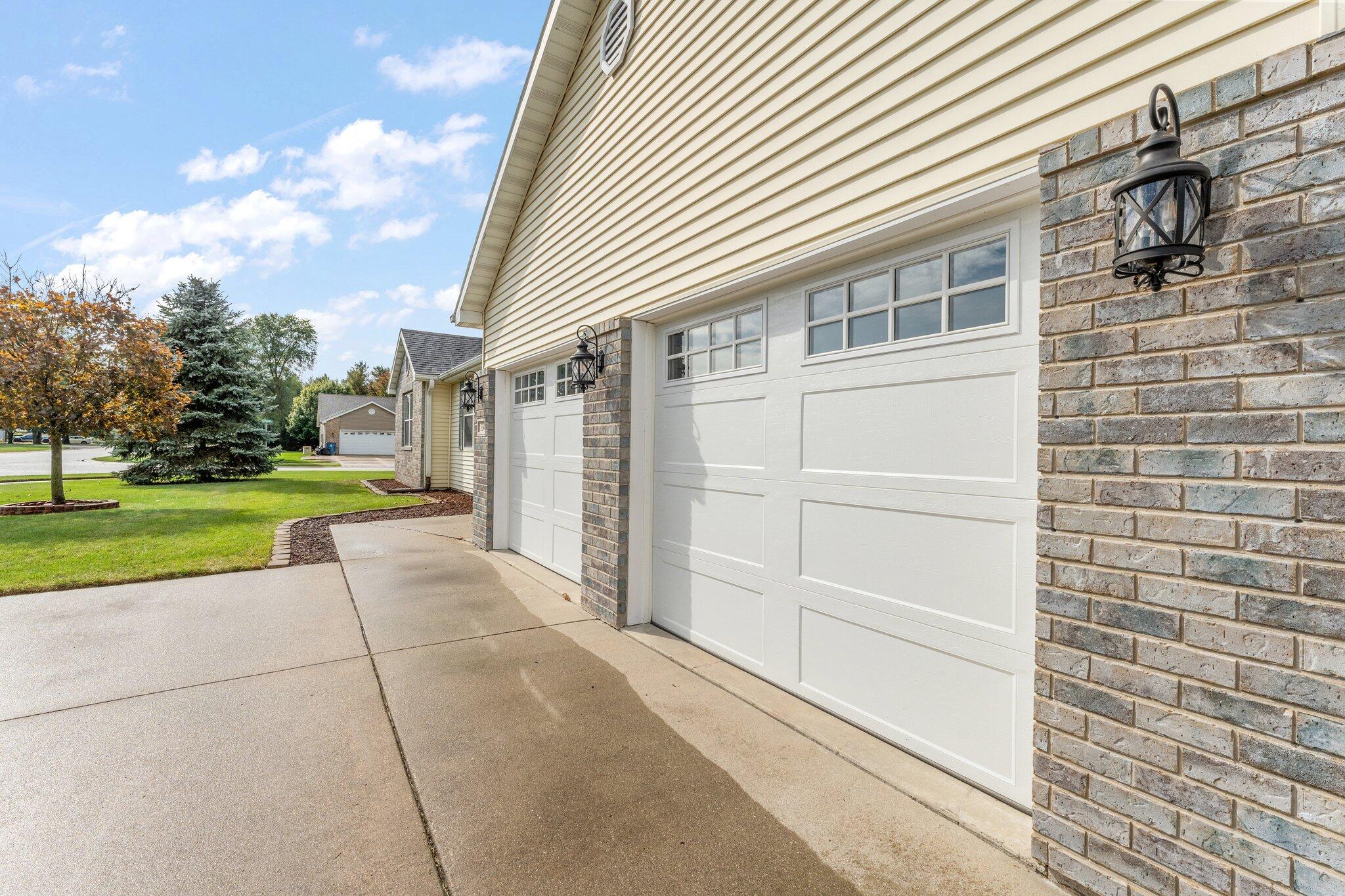 334 Forsythia Street SE
