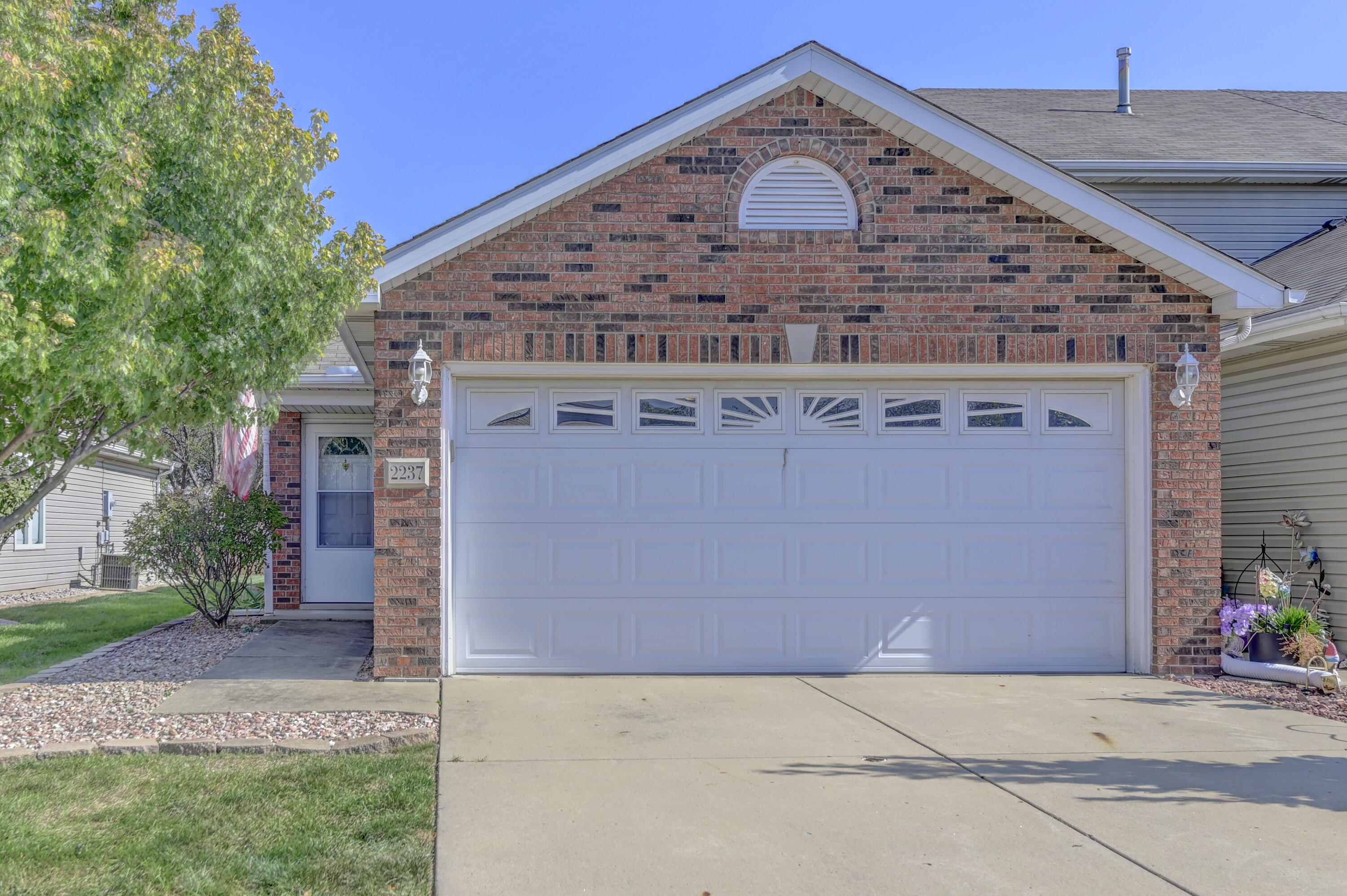 2237 Sandridge Lane