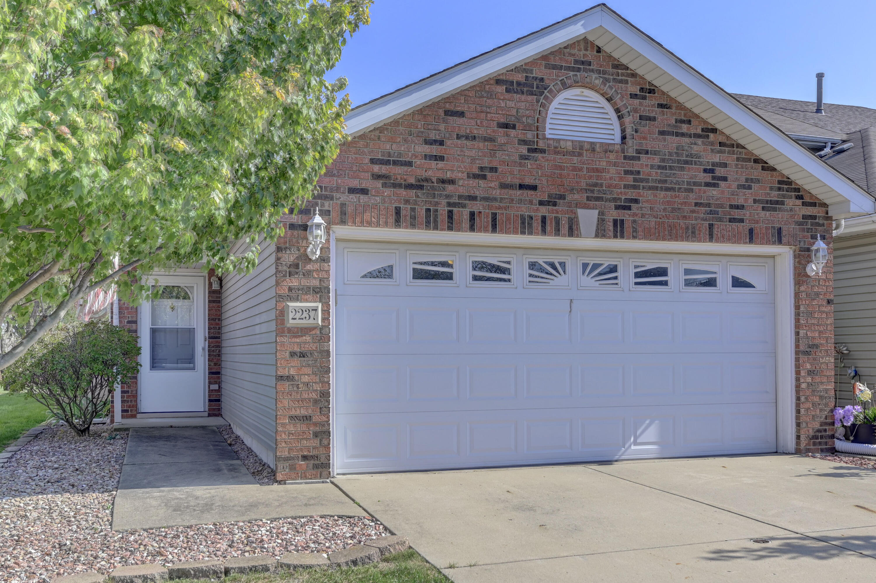 2237 Sandridge Lane