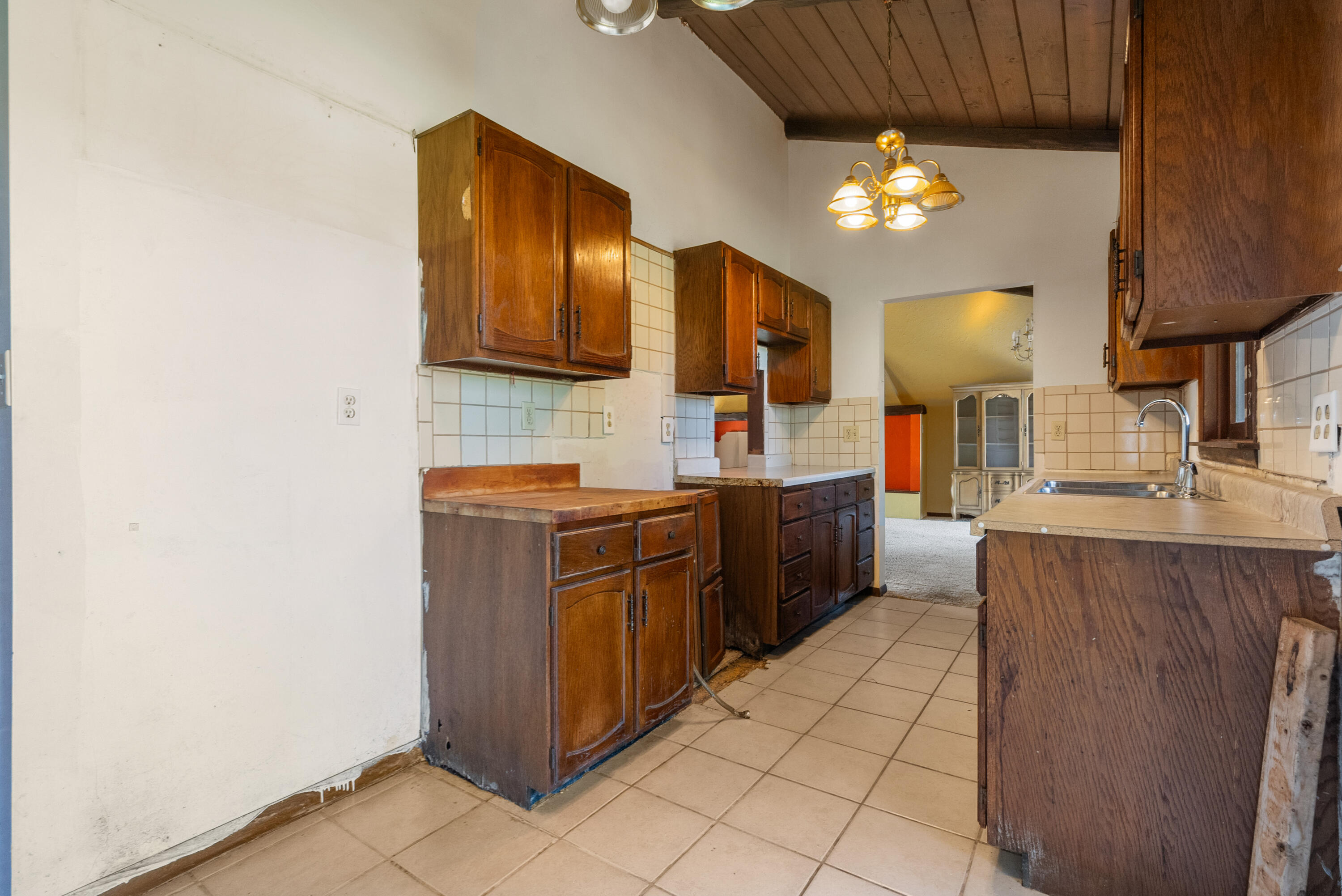 2700 W 60th Drive