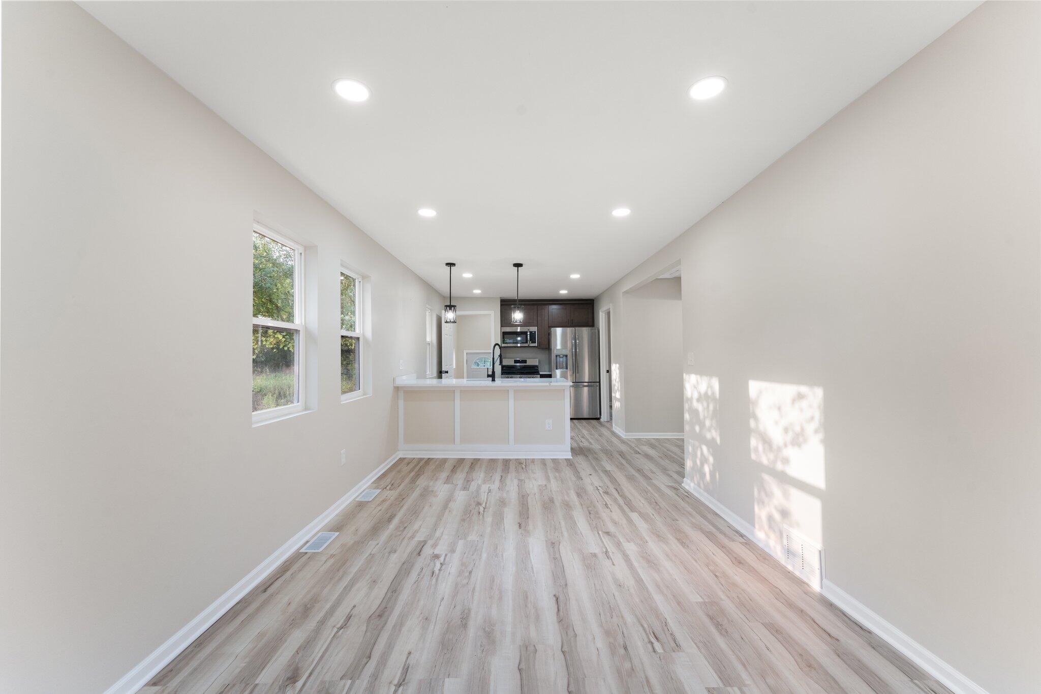 2571 W 9th Avenue