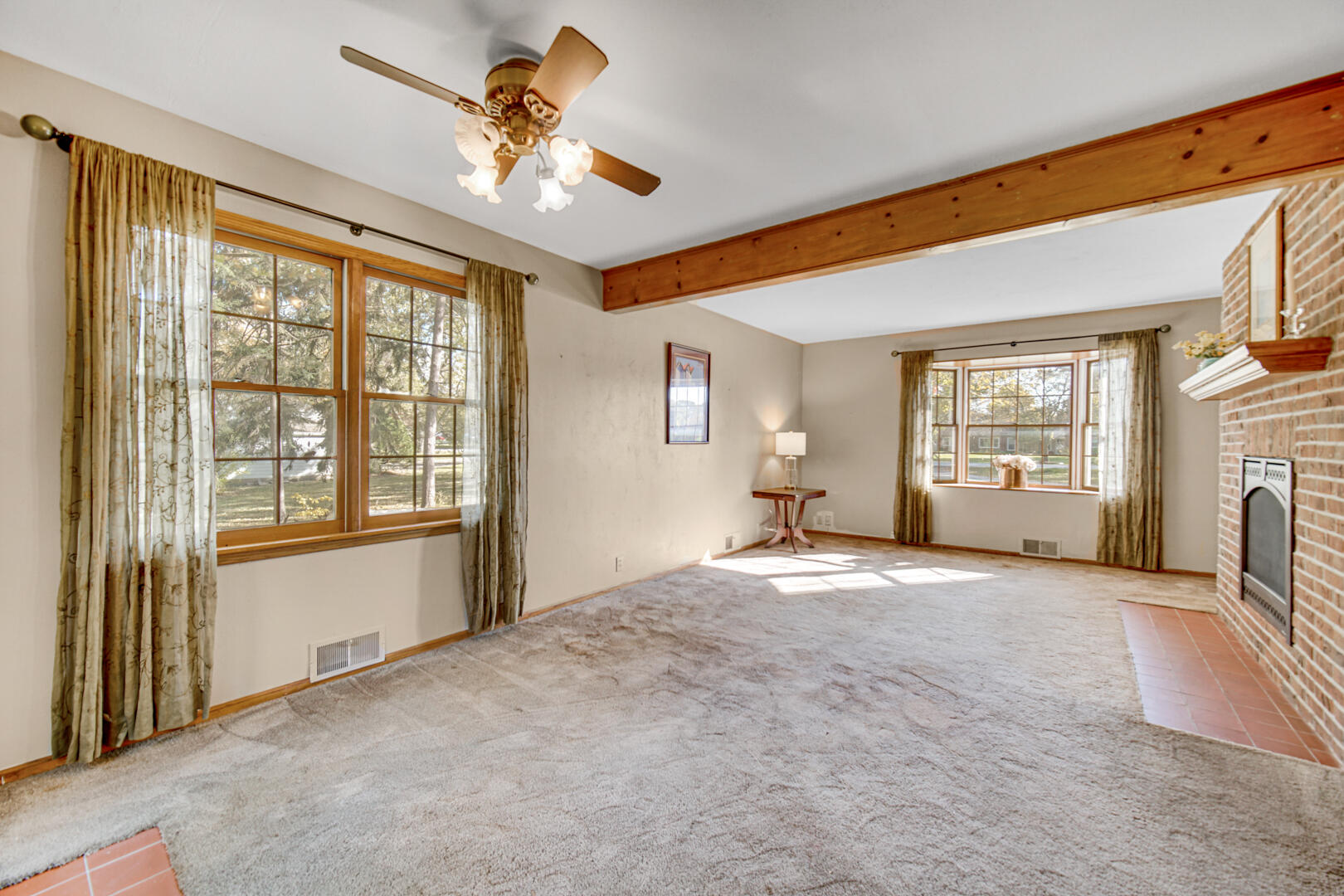 390 E Oak Hill Road