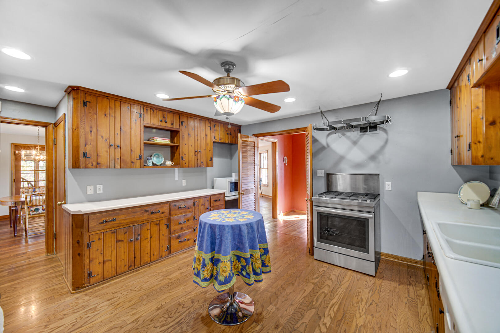 390 E Oak Hill Road
