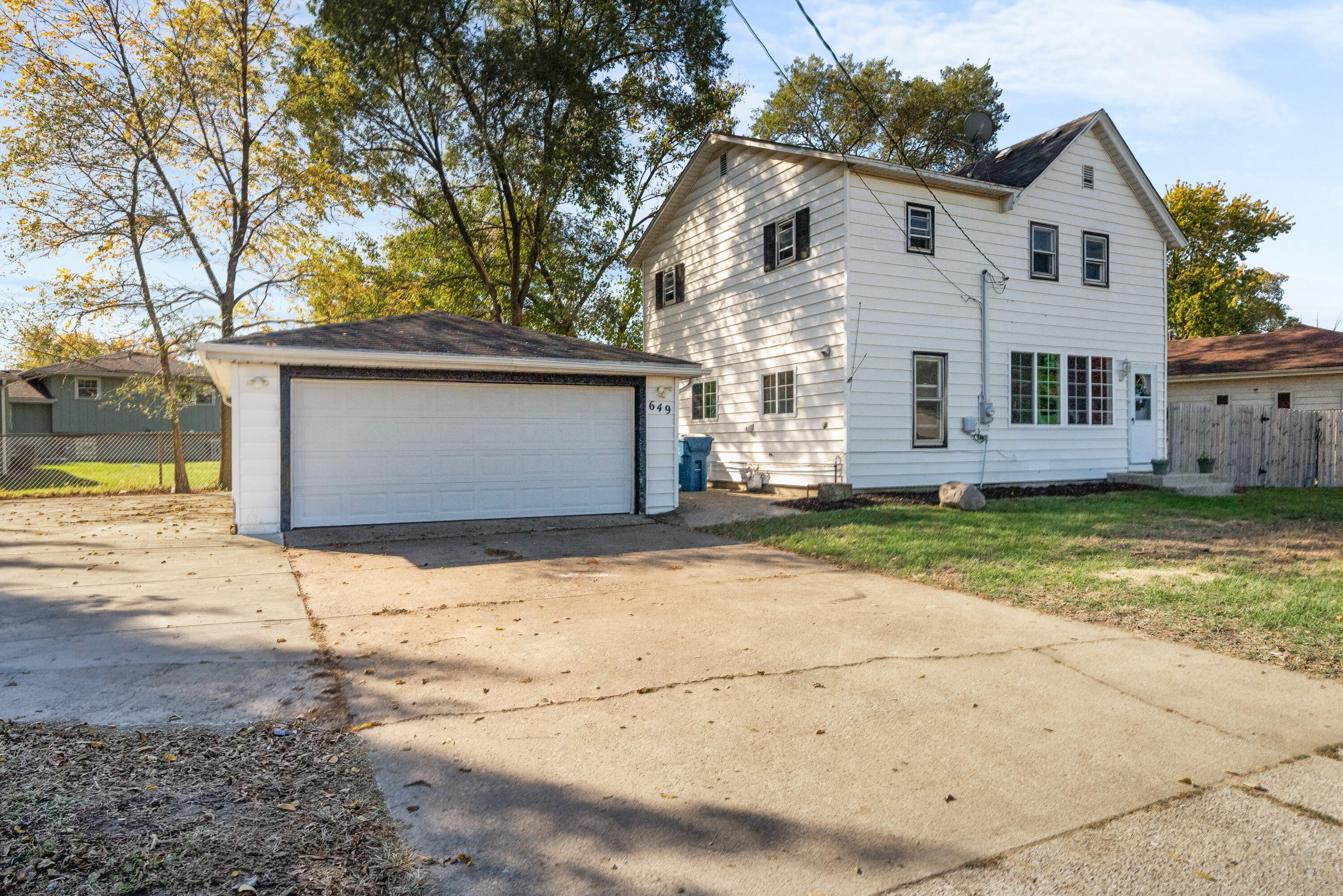 649 E Joliet Street