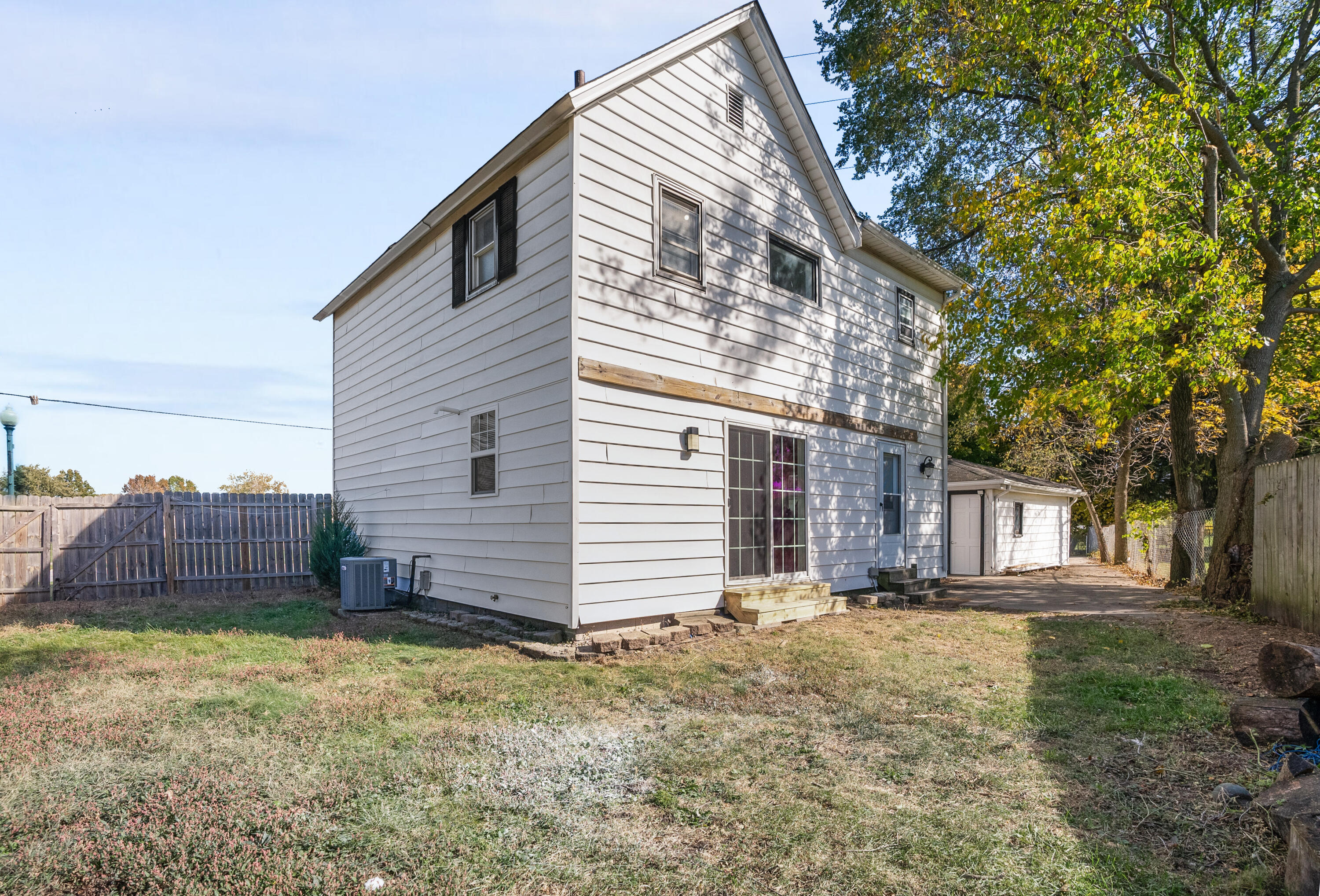 649 E Joliet Street