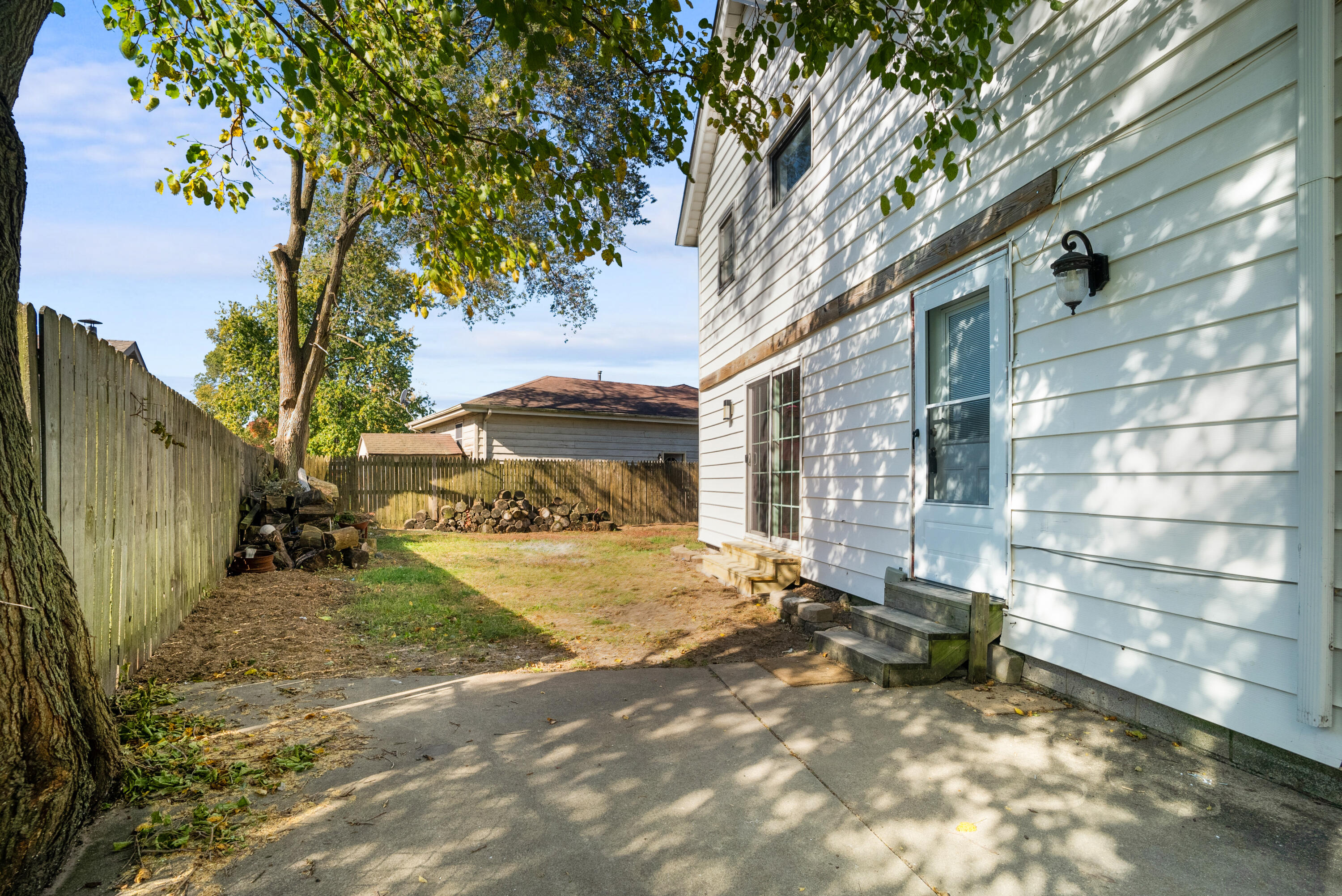 649 E Joliet Street