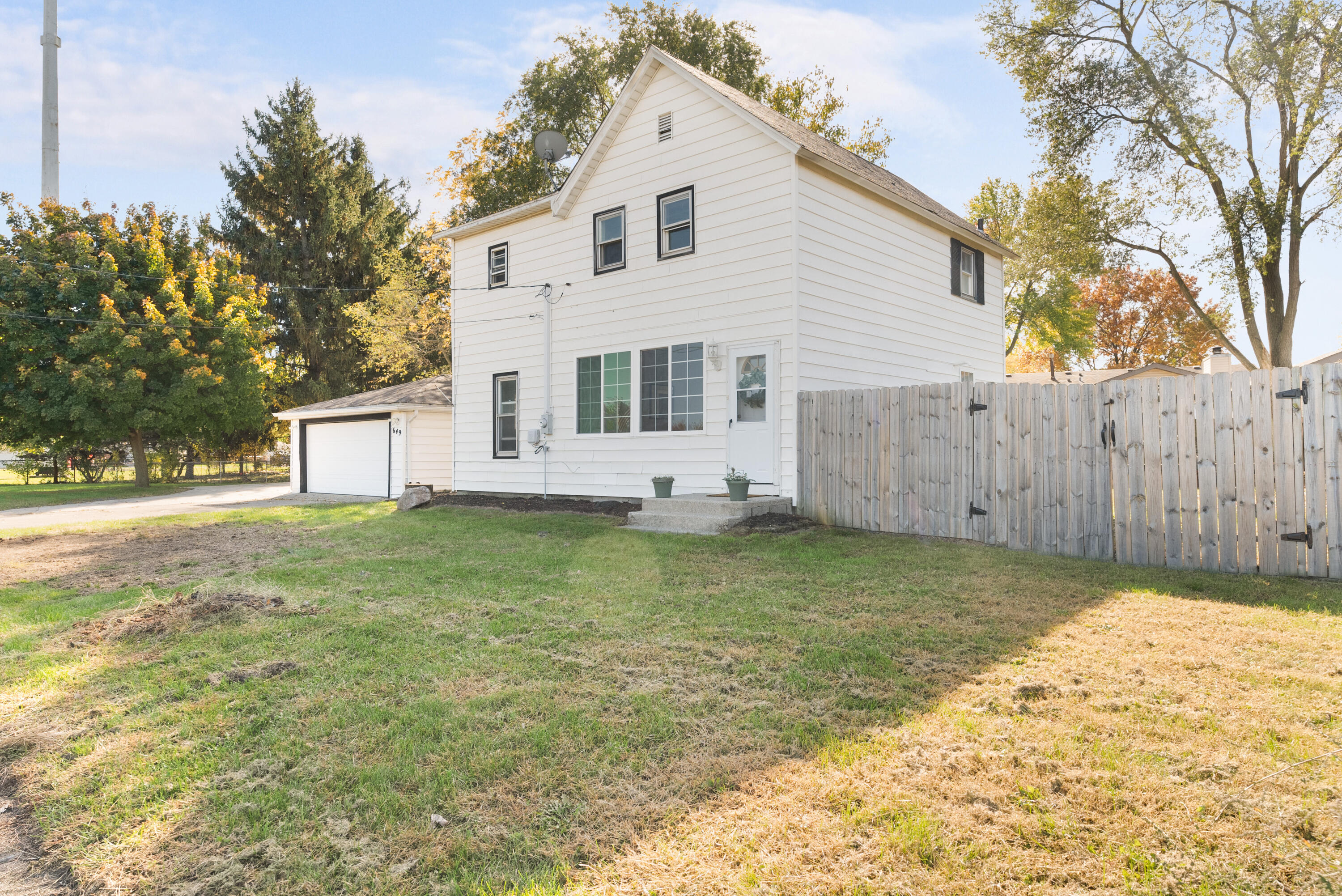 649 E Joliet Street