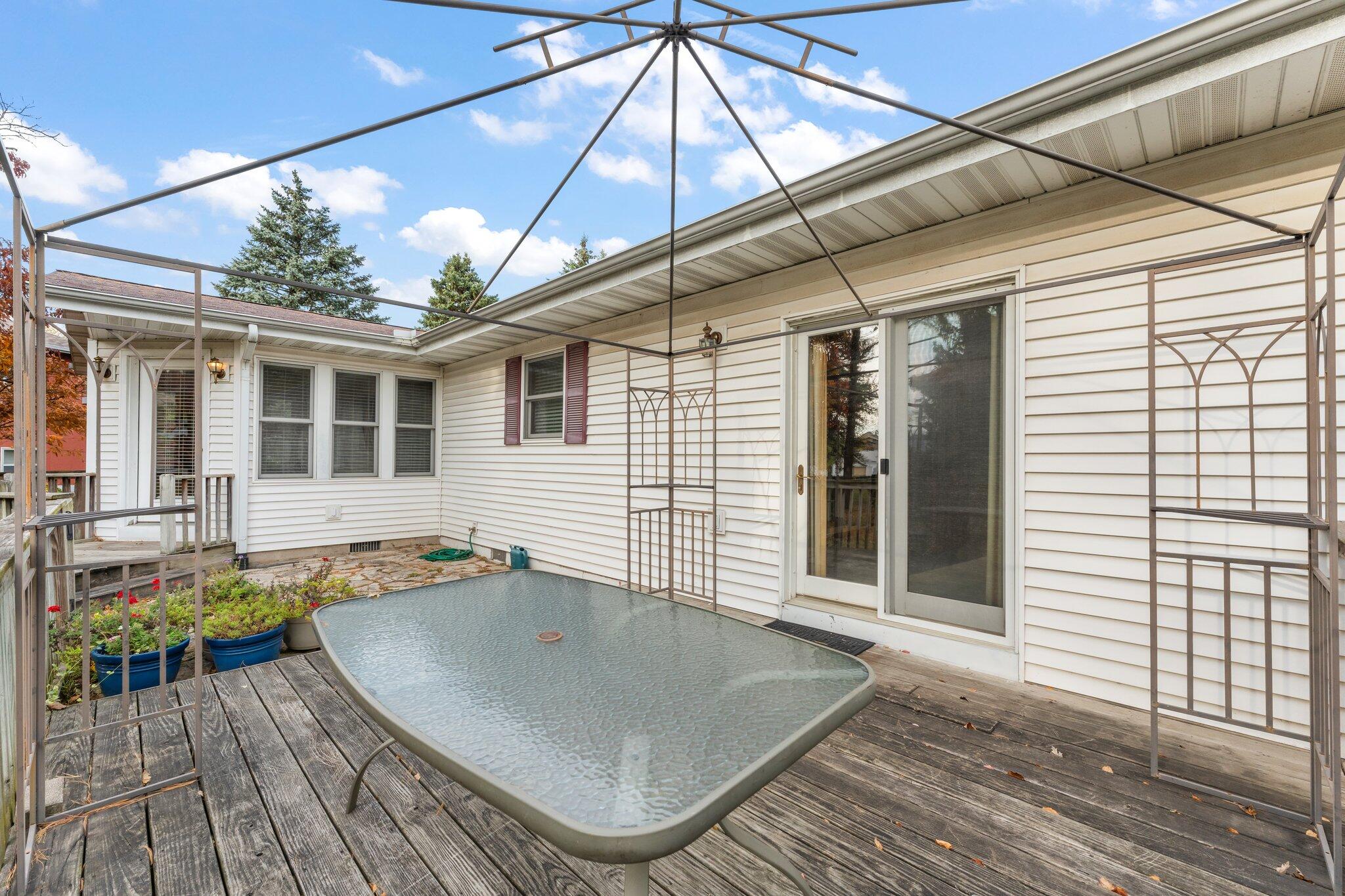 1094 Shoreline Road