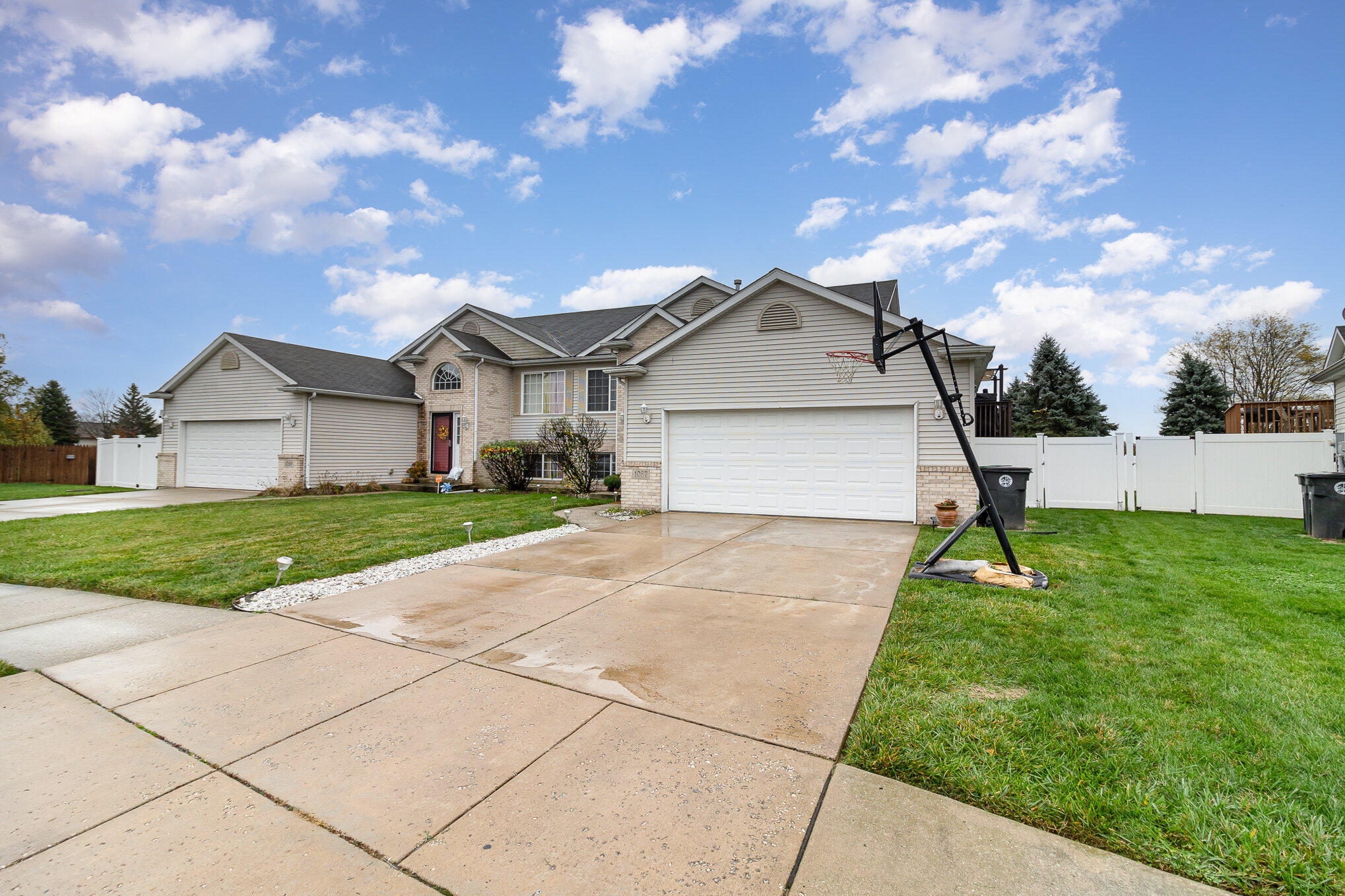 1087 Csokasy Court