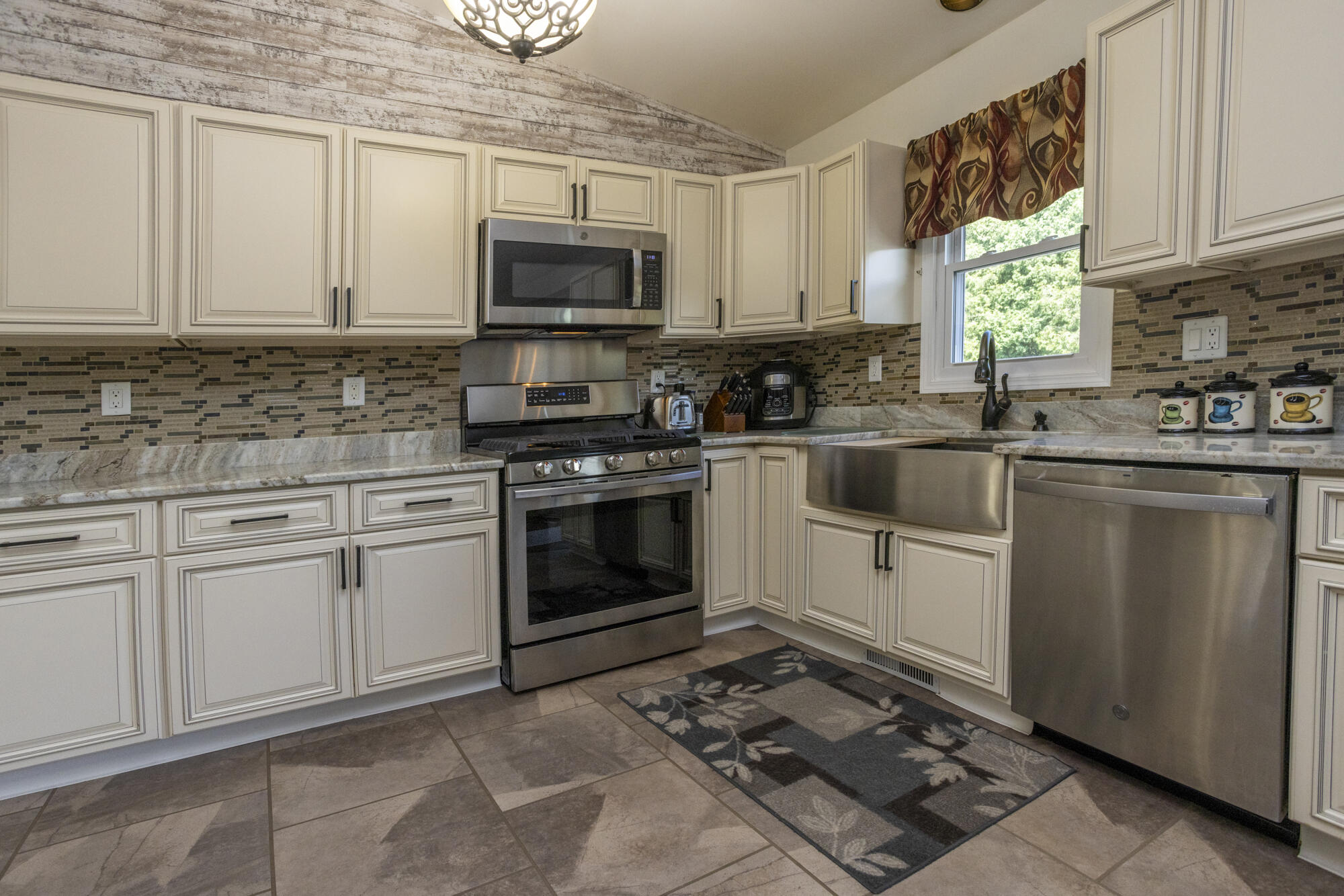 1512 Tiffany Court