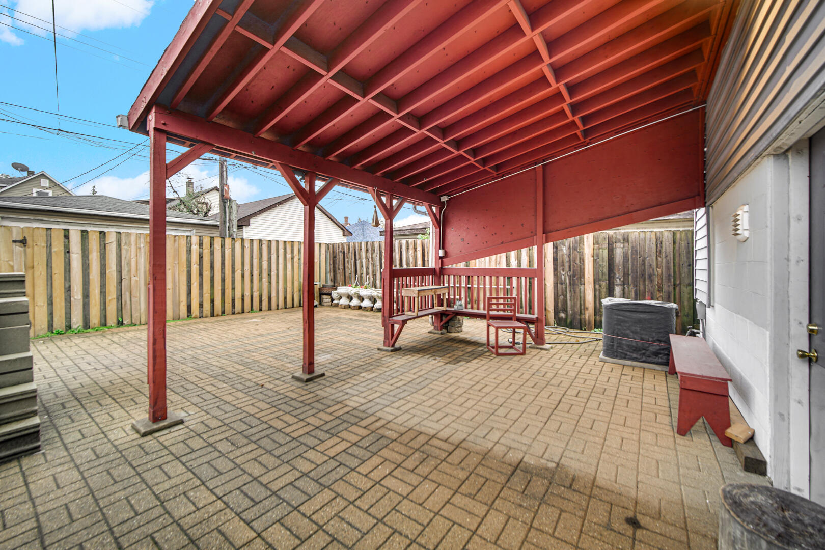 523 Emlyn Place