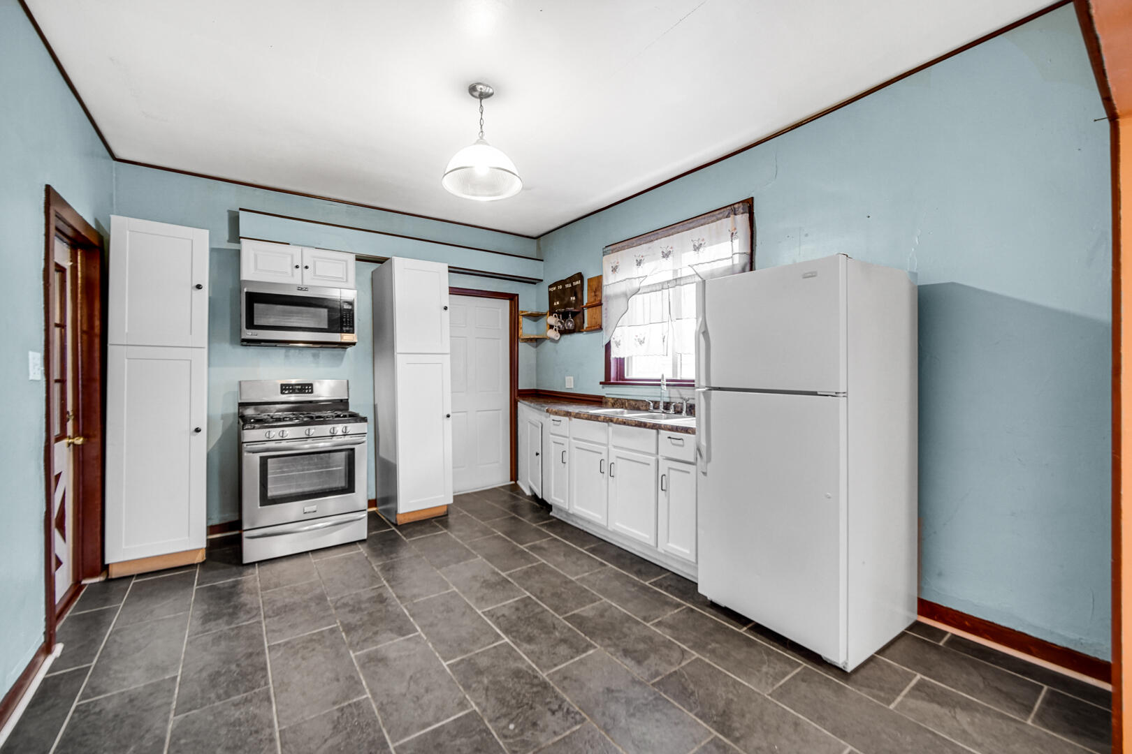 523 Emlyn Place