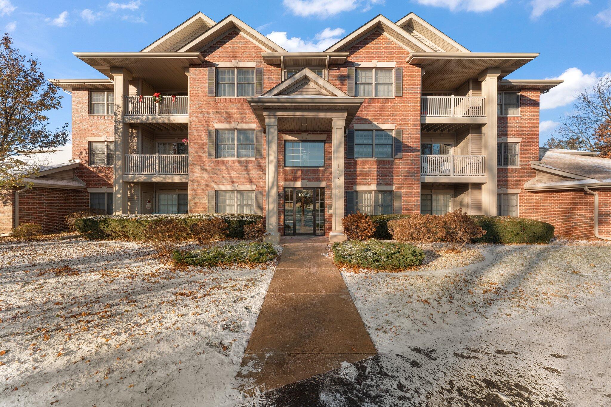10340 White Oak Lane Unit: 1B