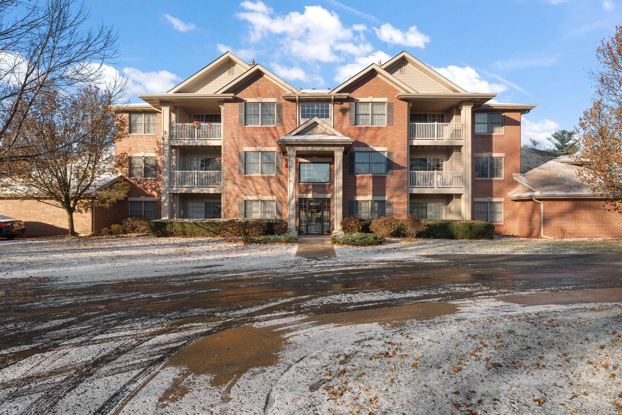 10340 White Oak Lane Unit: 1B