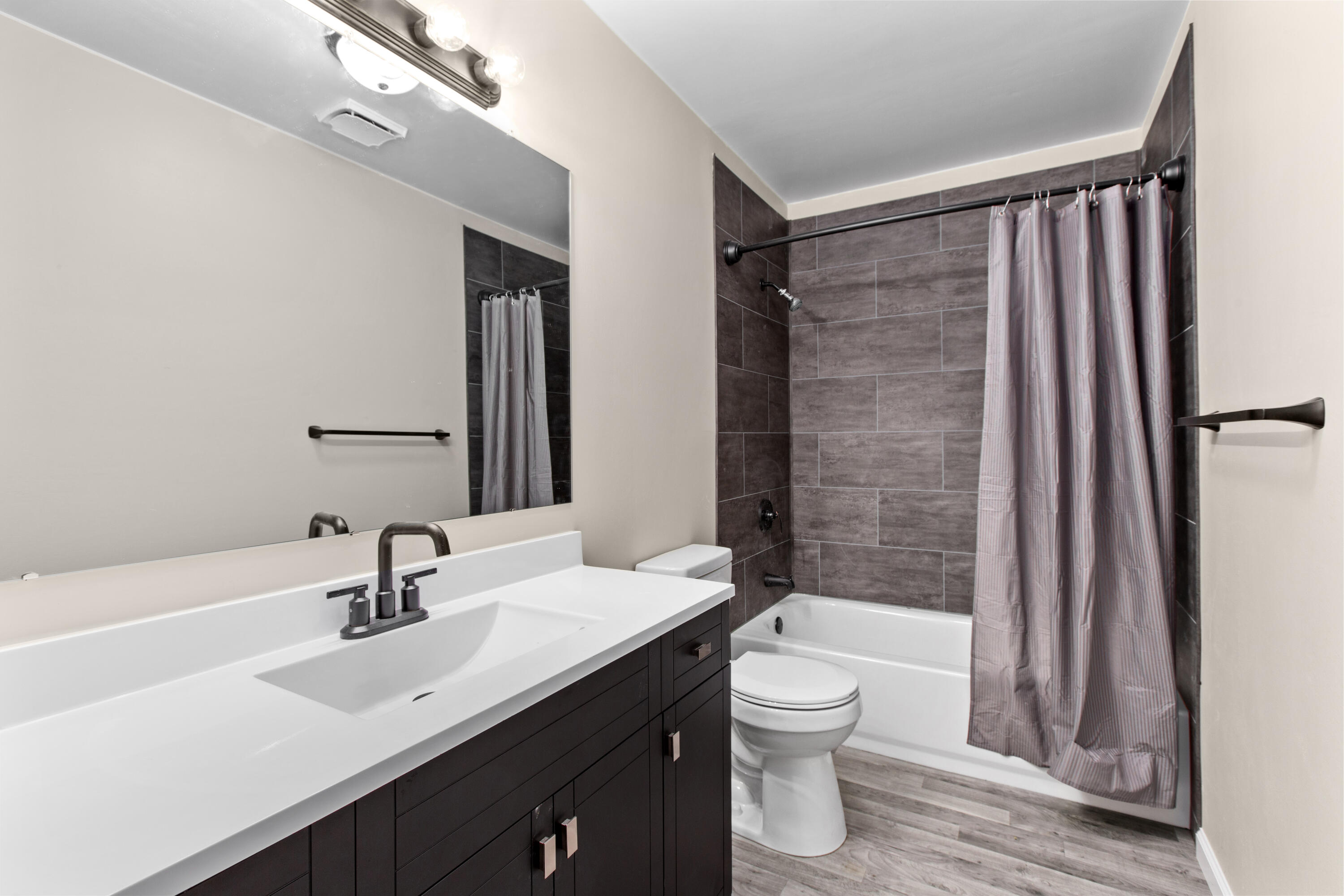 6132 Sunrise Avenue